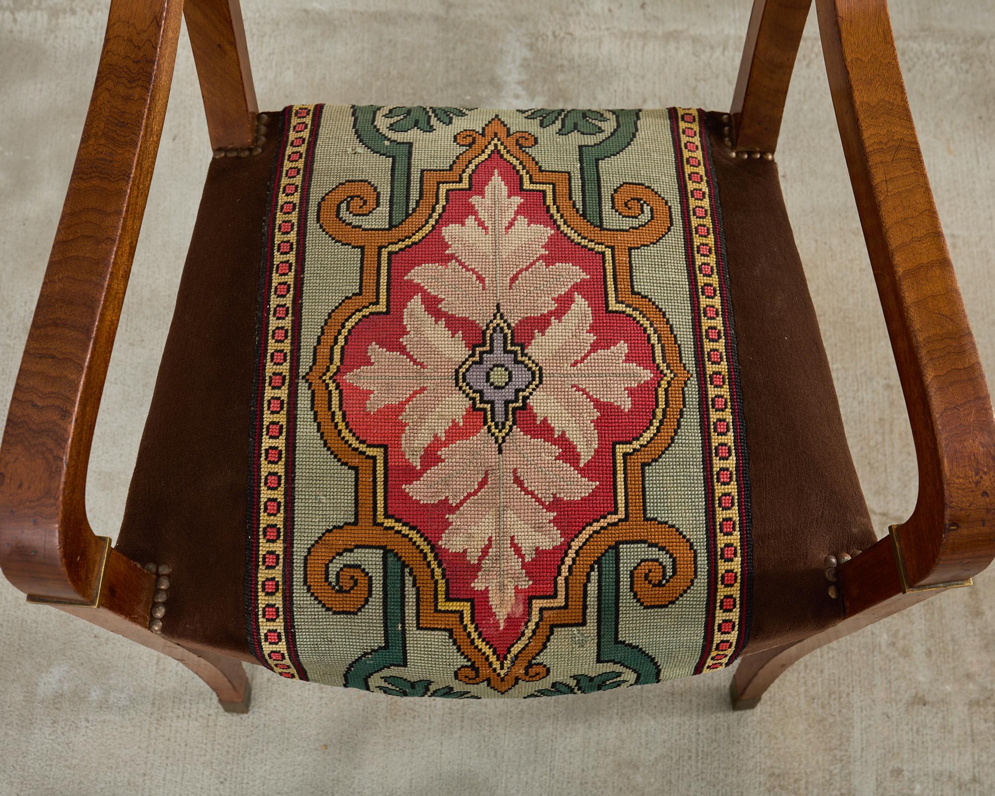 Ensemble de six fauteuils de salle à manger ou de bibliothèque en noyer de style Régence anglaise en vente 1