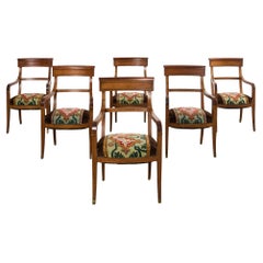 Ensemble de six fauteuils de salle à manger ou de bibliothèque en noyer de style Régence anglaise