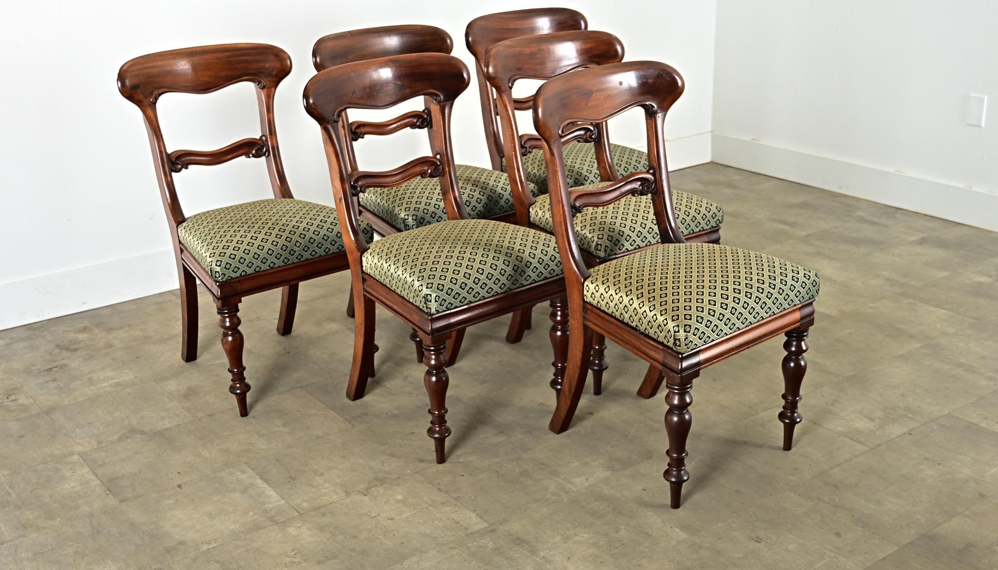 Sculpté Ensemble de six chaises de salle à manger victoriennes anglaises en vente