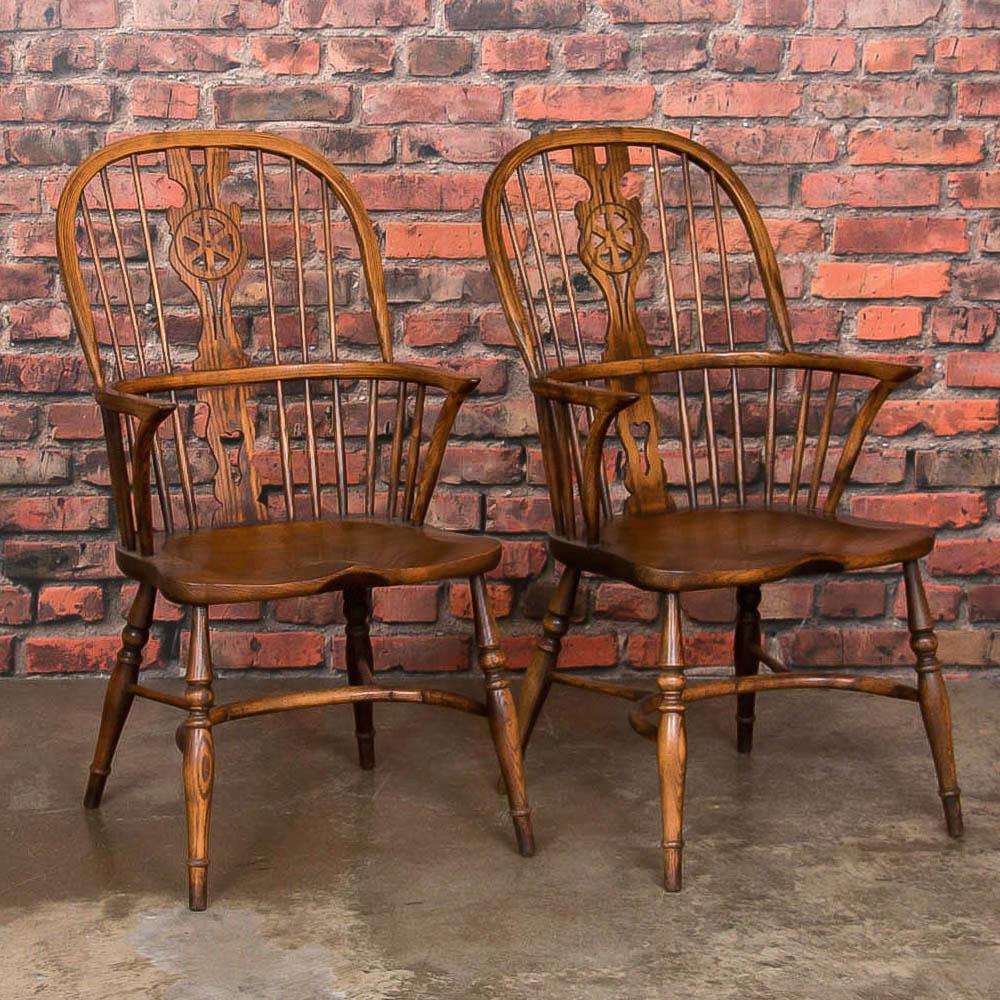 Set of Six English Windsor Elm Armchairs In Good Condition In Round Top, TX