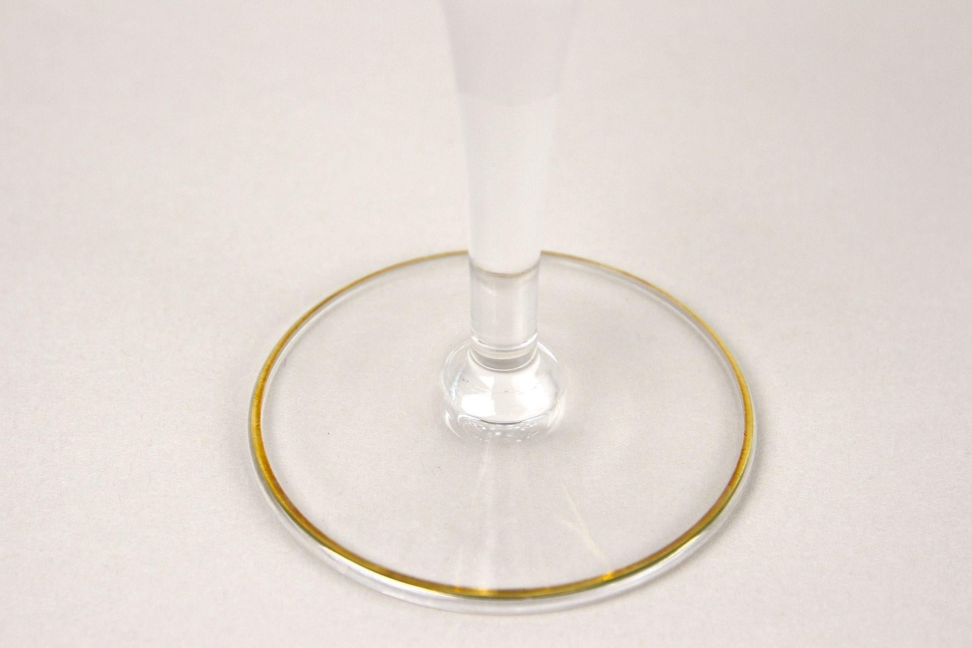 Set Of Six Engraved Murano Champagne Coupe Glasses With Gold Rim, IT ca. 1940 For Sale 5