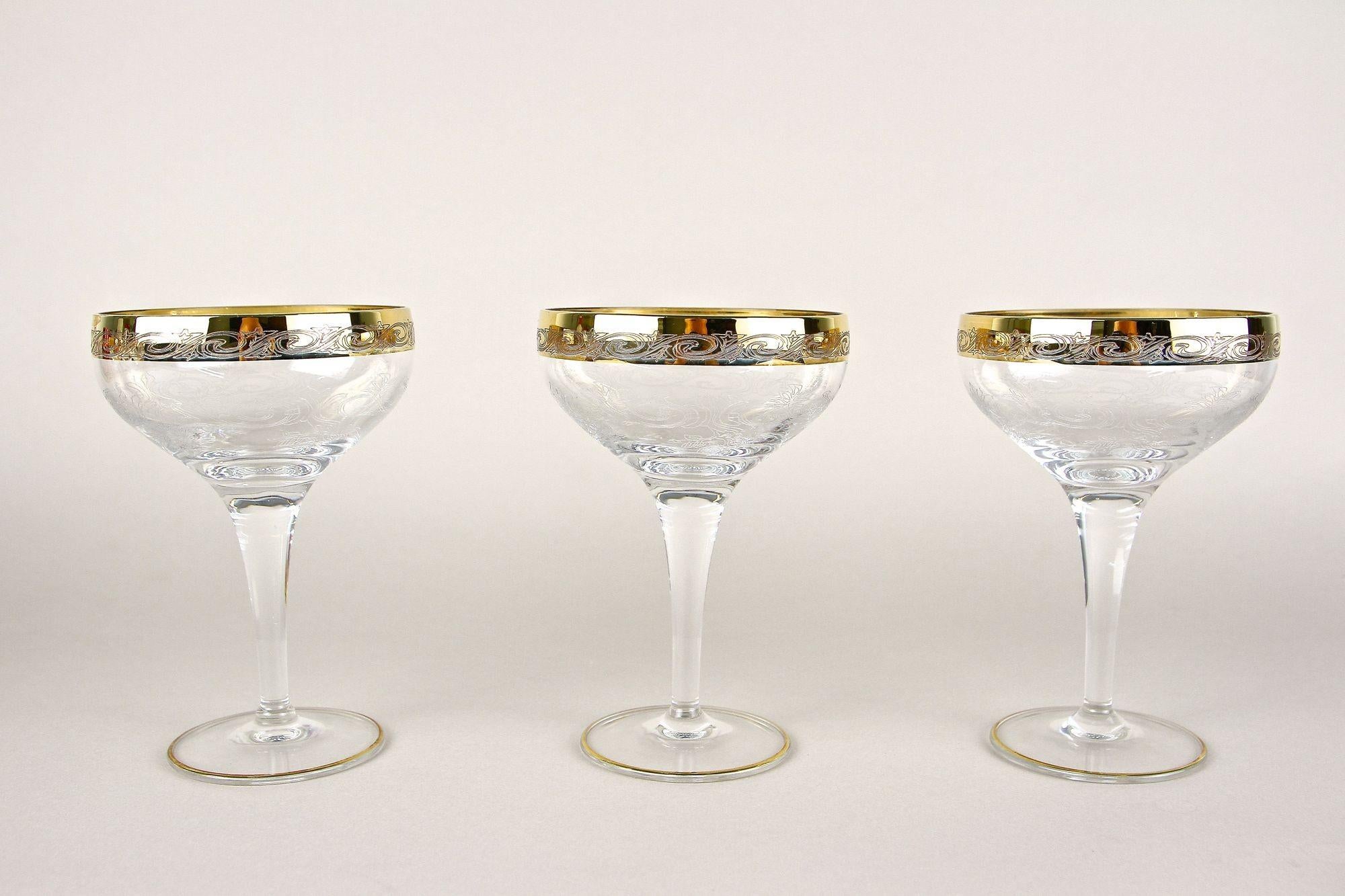 Hand-Crafted Set Of Six Engraved Murano Champagne Coupe Glasses With Gold Rim, IT ca. 1940 For Sale