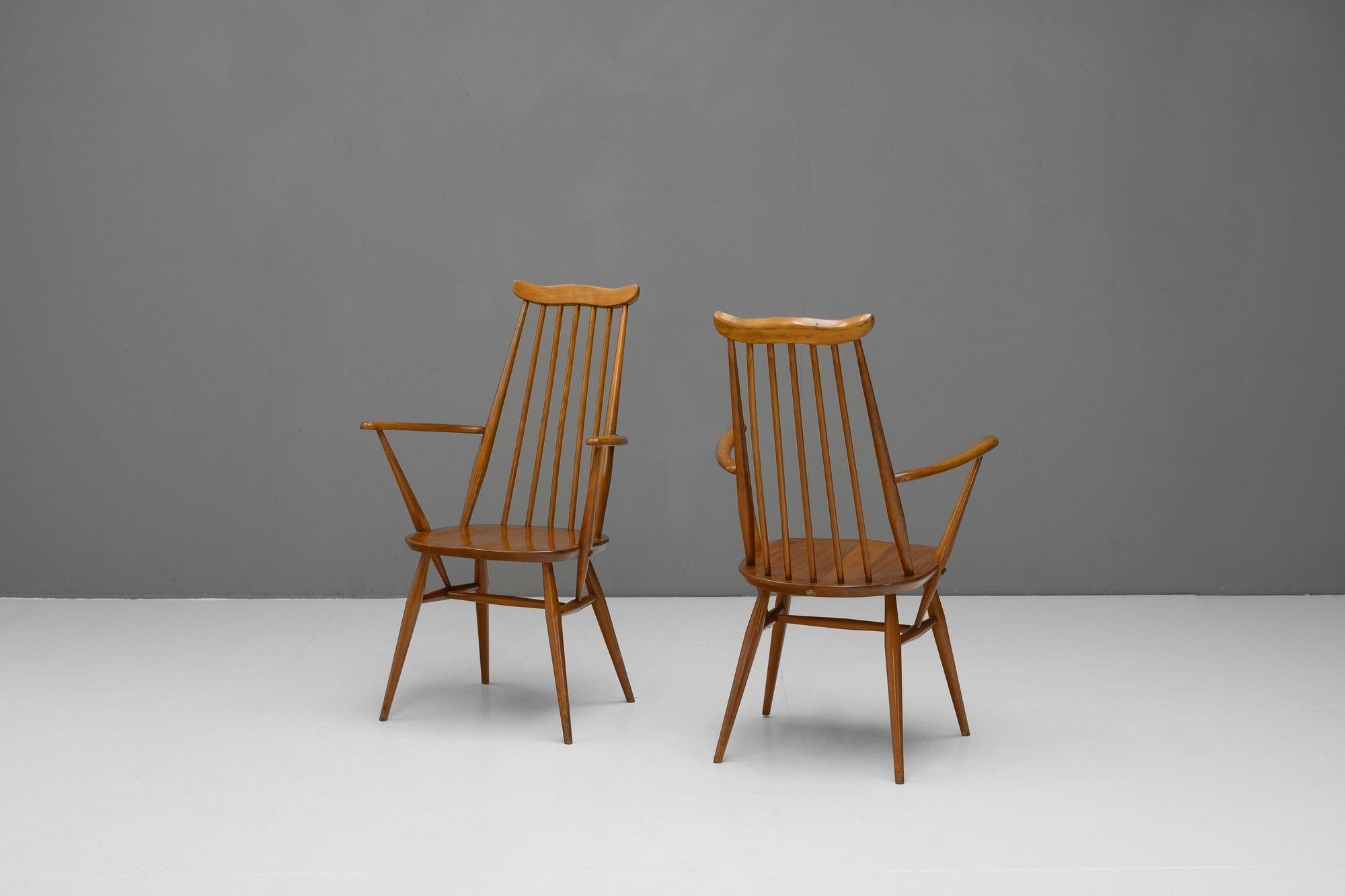 Britannique Ensemble de six chaises de salle à manger Ercol Goldsmith en vente
