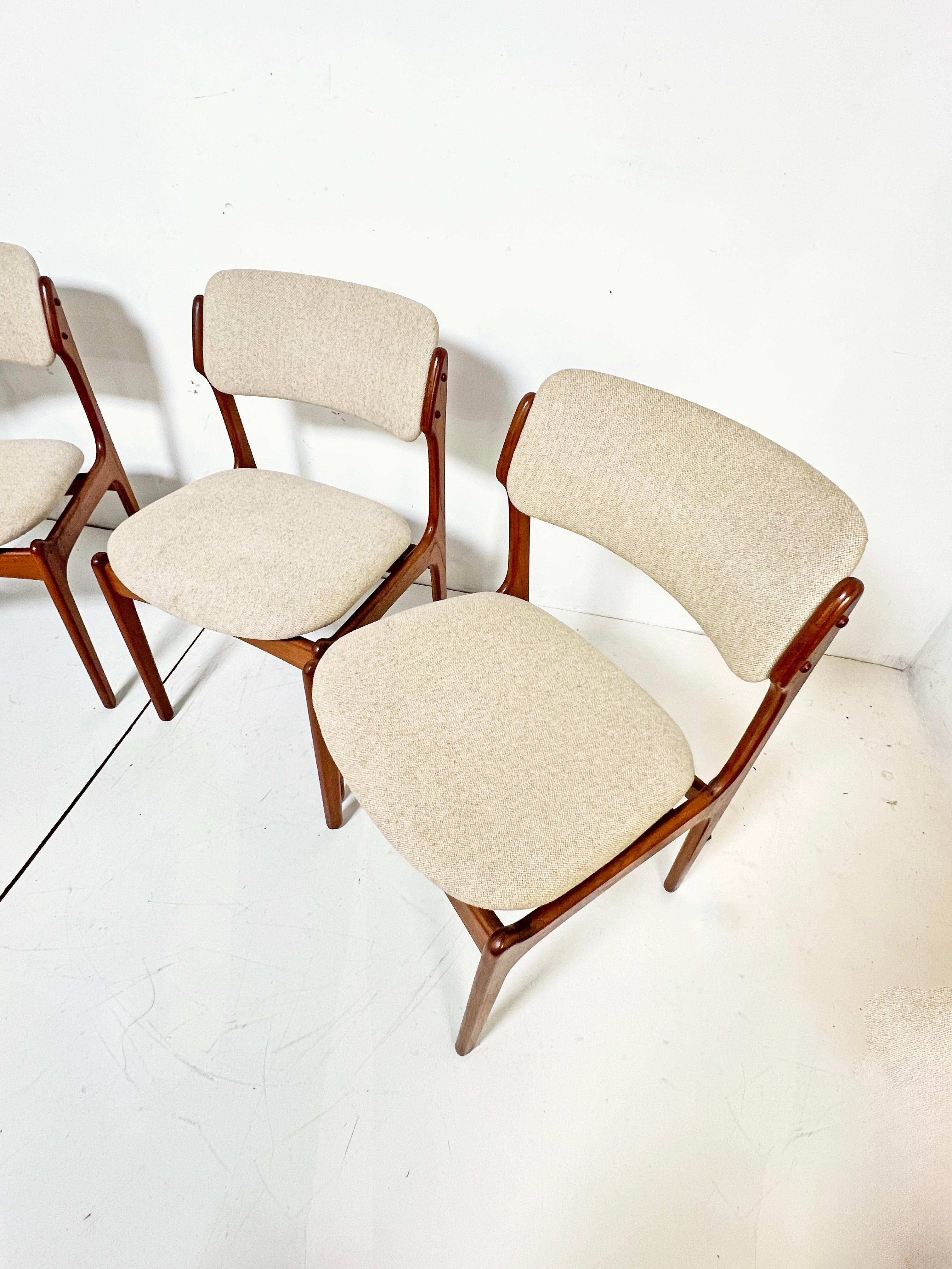 Set di sei sedie da pranzo in teak danese Erik Buch, CIRCA 1960 in vendita 4