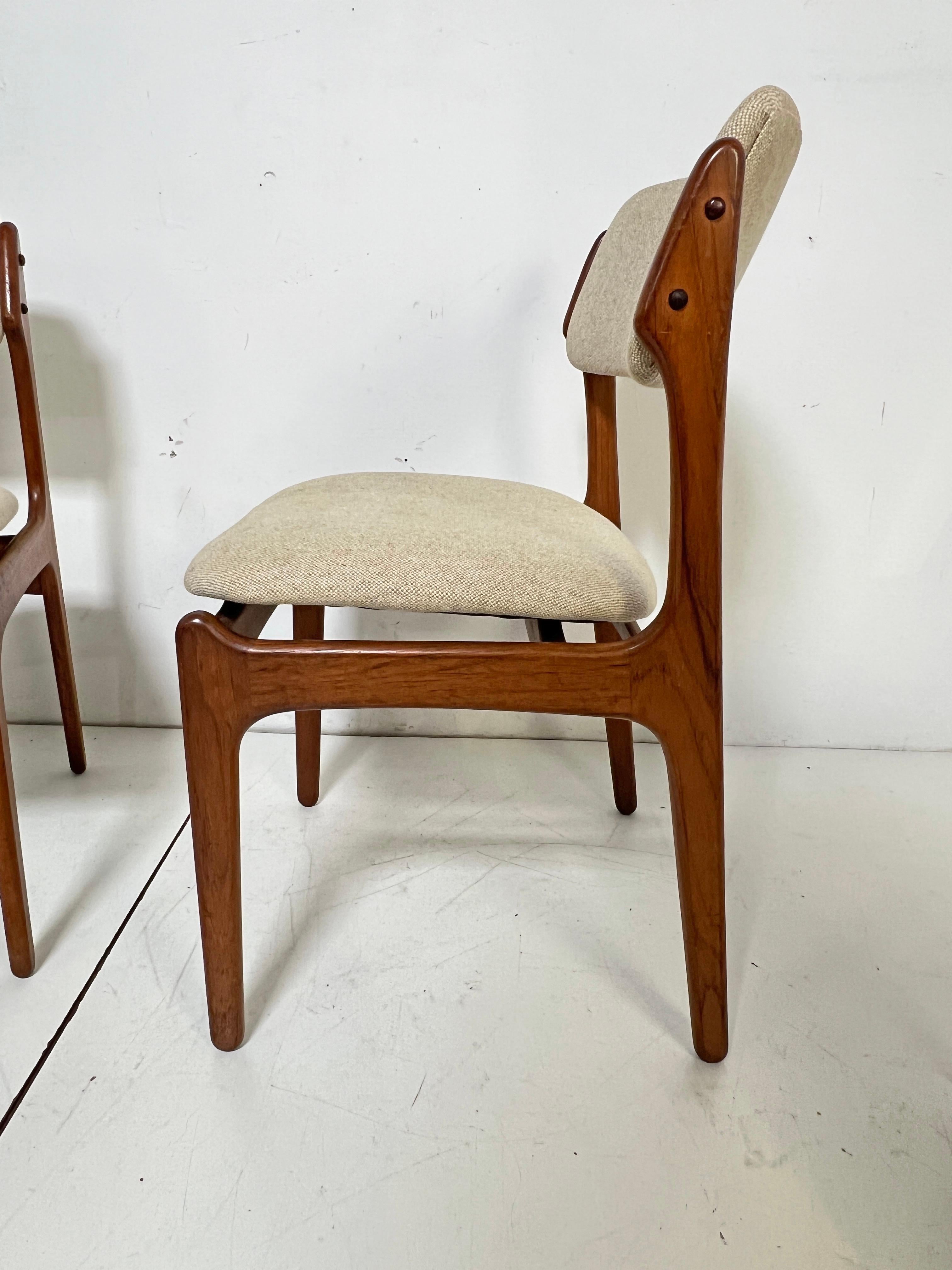 Metà XX secolo Set di sei sedie da pranzo in teak danese Erik Buch, CIRCA 1960 in vendita