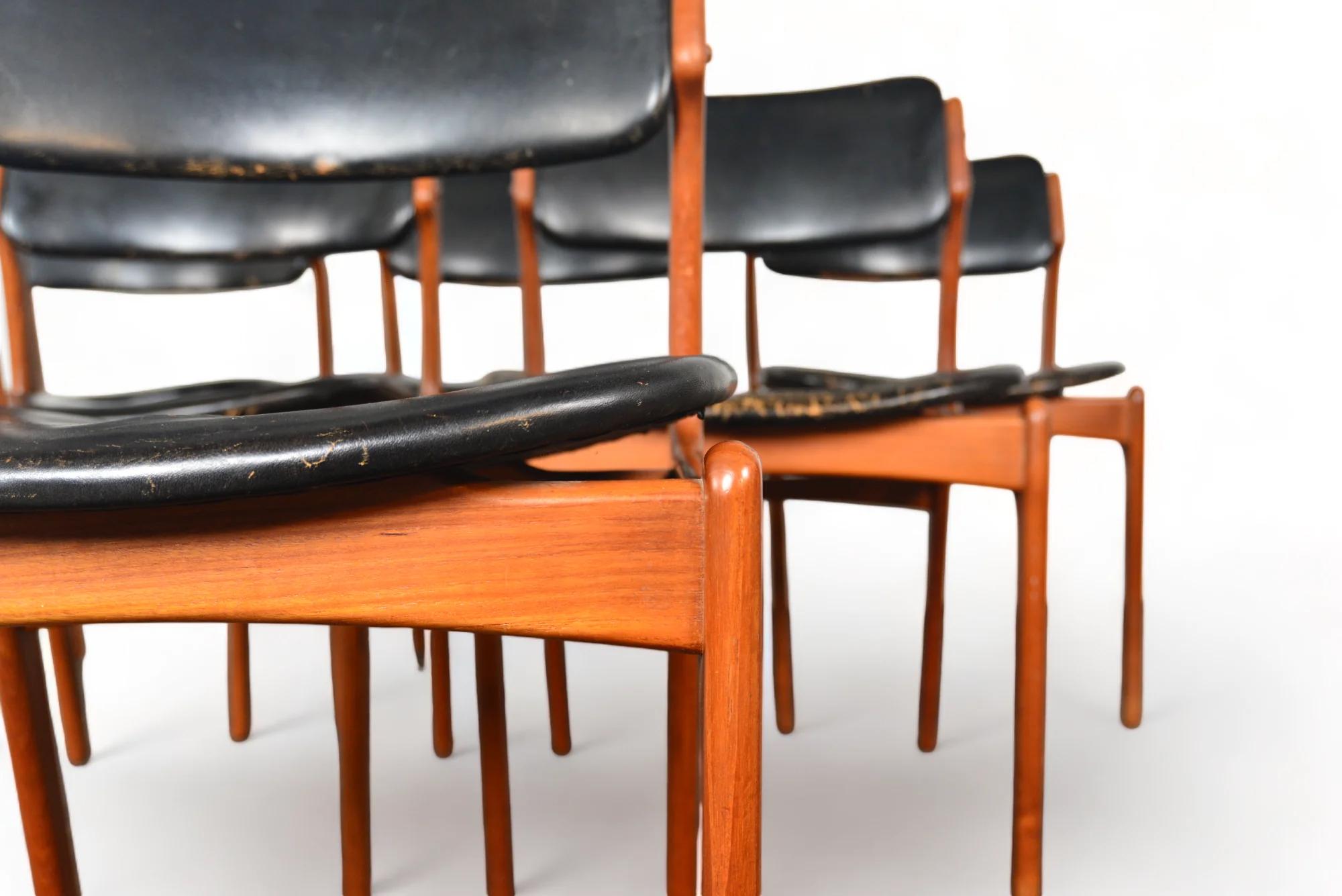 Mid-Century Modern Ensemble de six chaises de salle à manger Erik Buch modèle 49 en teck en vente