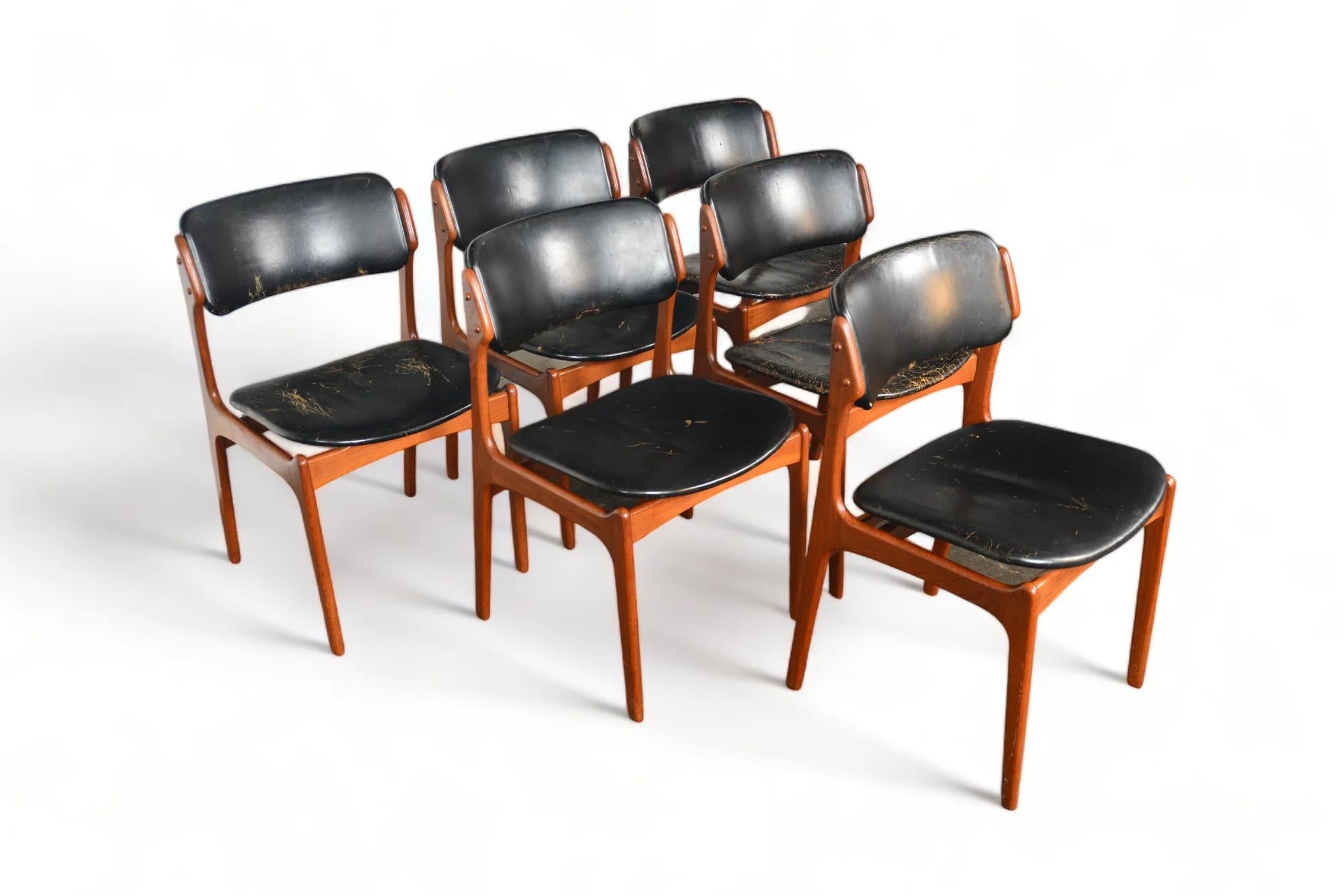 Danois Ensemble de six chaises de salle à manger Erik Buch modèle 49 en teck en vente