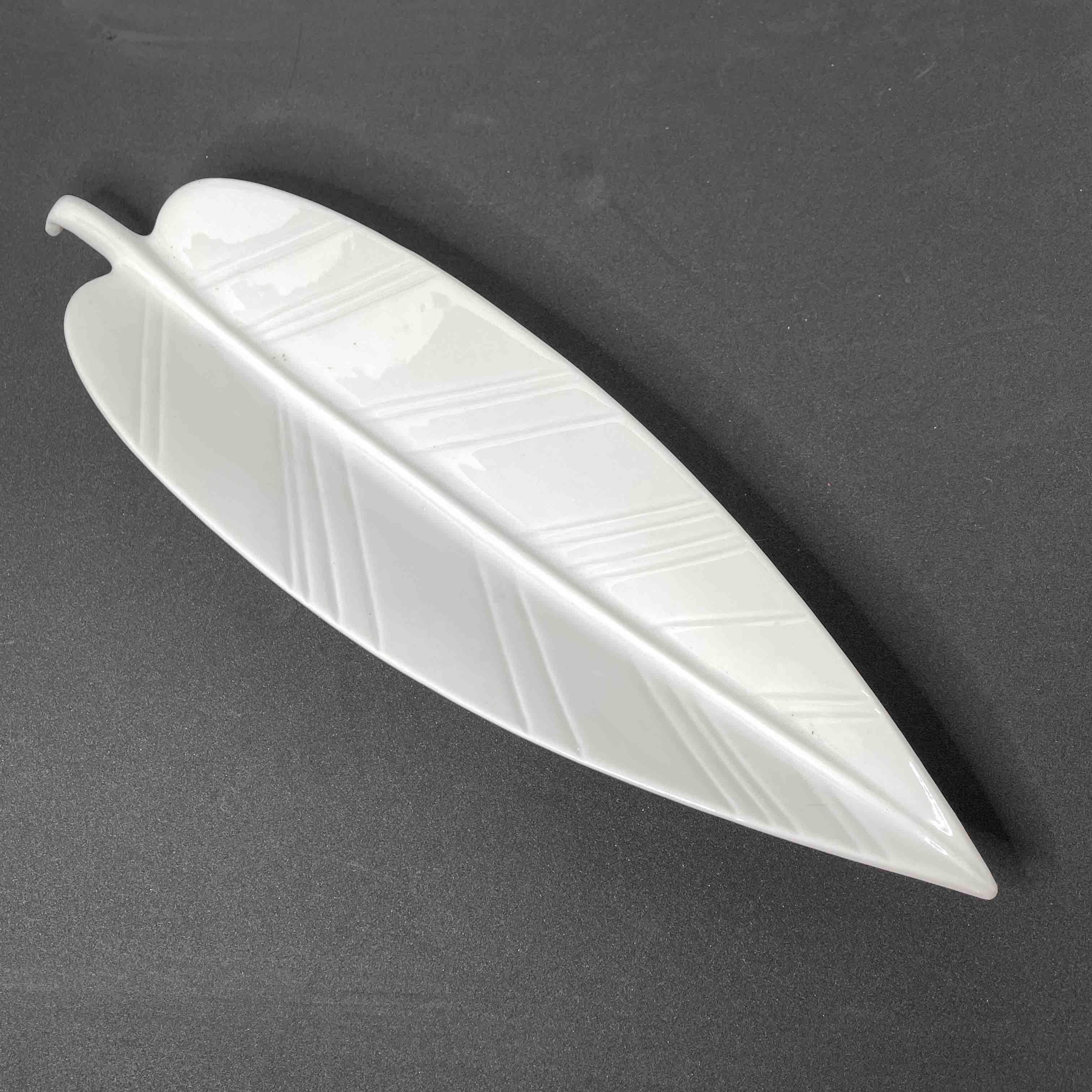 Juego de seis cuencos para comer con los dedos y un cuenco para servir, forma de hoja, vintage alemán en venta 4