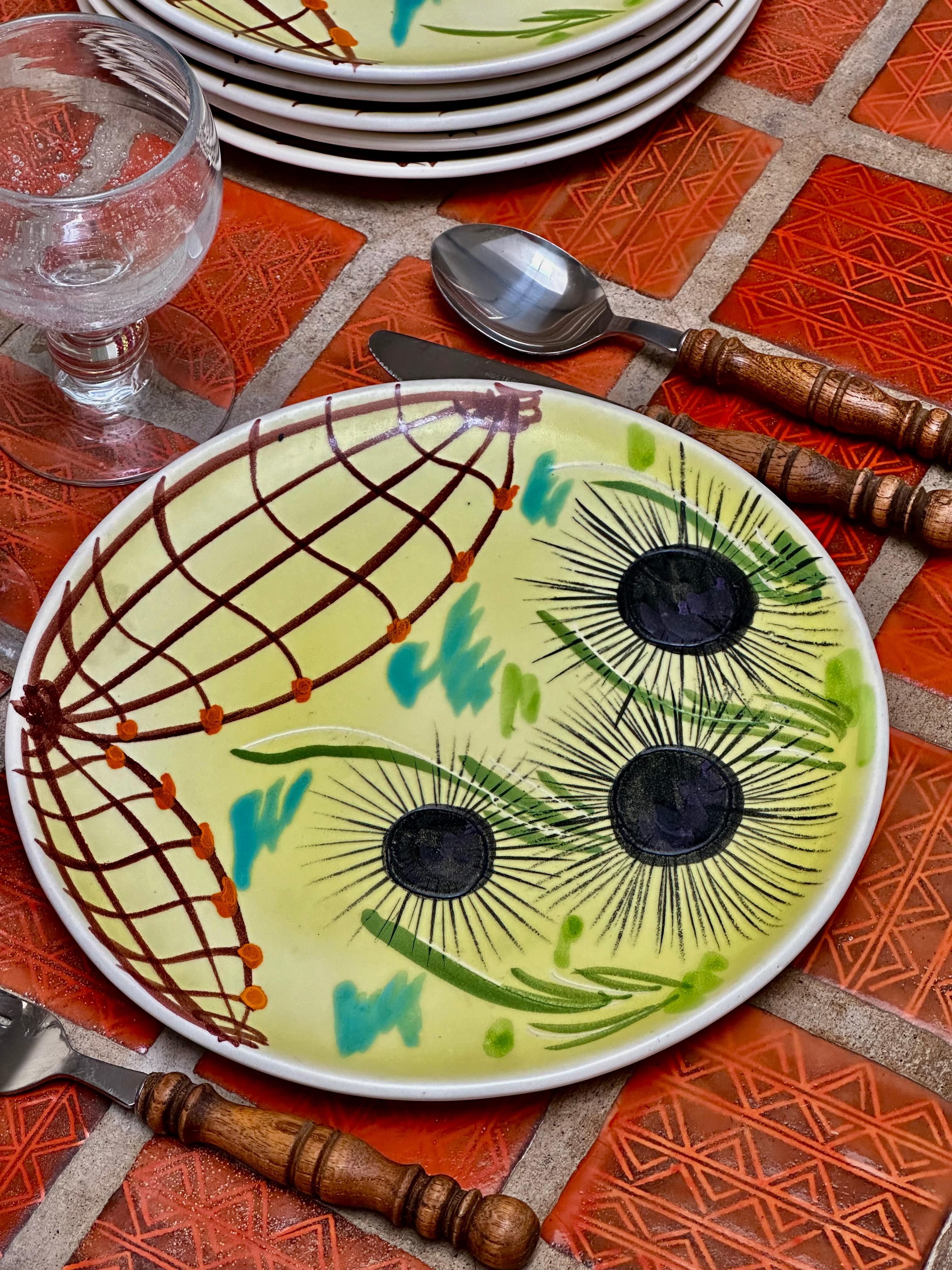 Juego de seis platos de pescado, Cerenne, Vallauris c. 1950 en venta 3