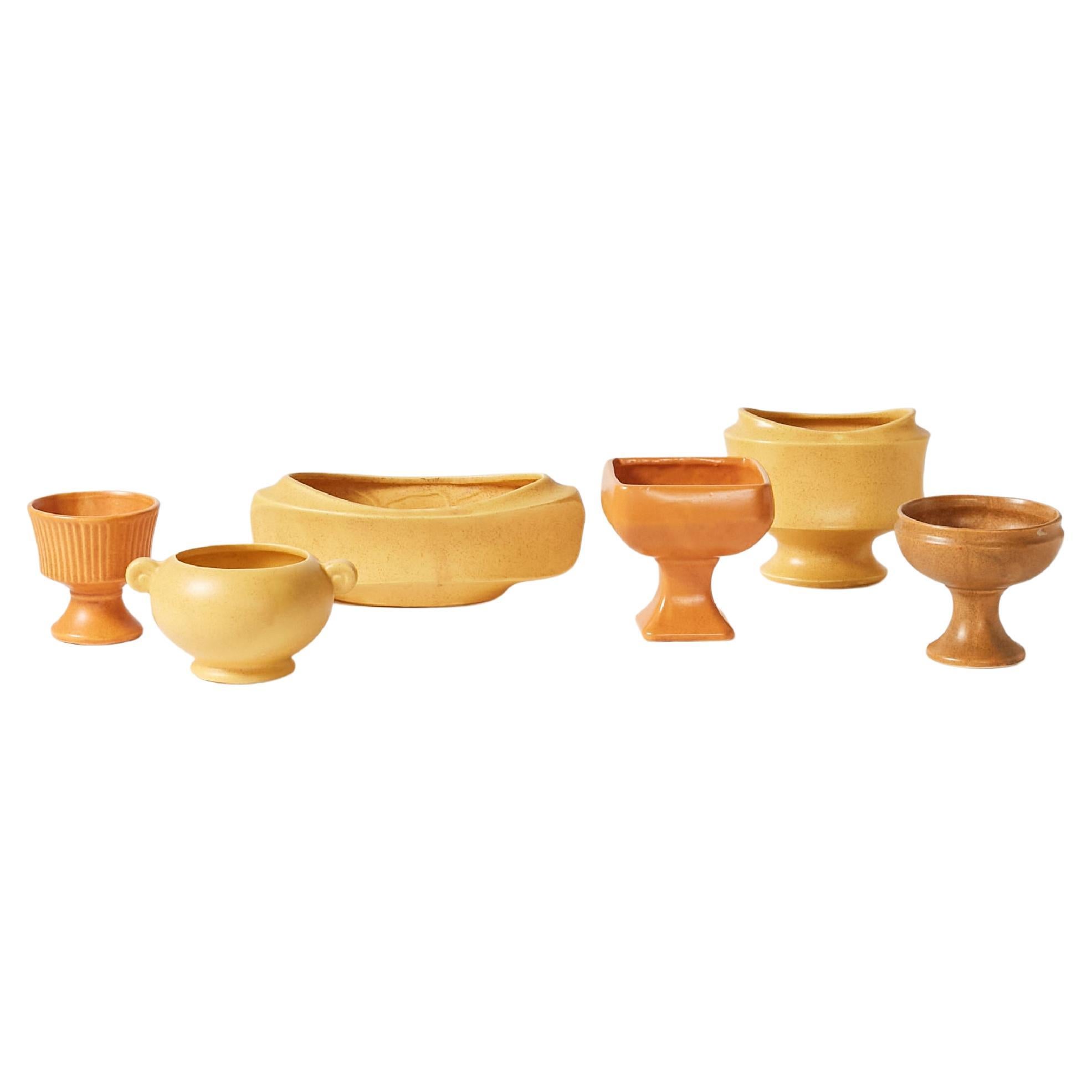 Set von sechs Floraline/McCoy-Keramikvasen in Orange und Gelbtönen