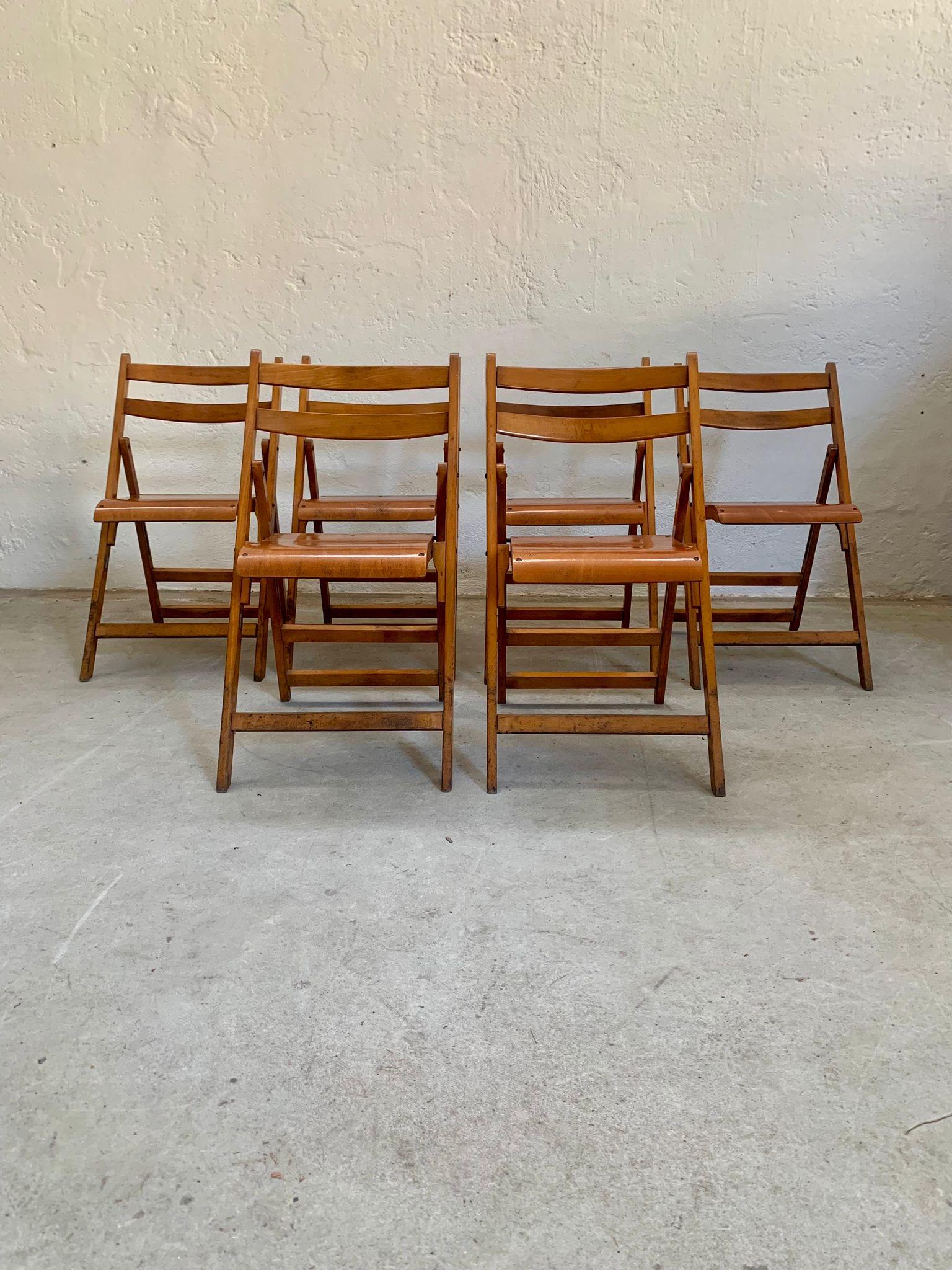 Set of six folding chairs 1960s

Set of six folding chairs from the Palazzo degli esami in Rome. 

Measurements W45, D53, H60. 
