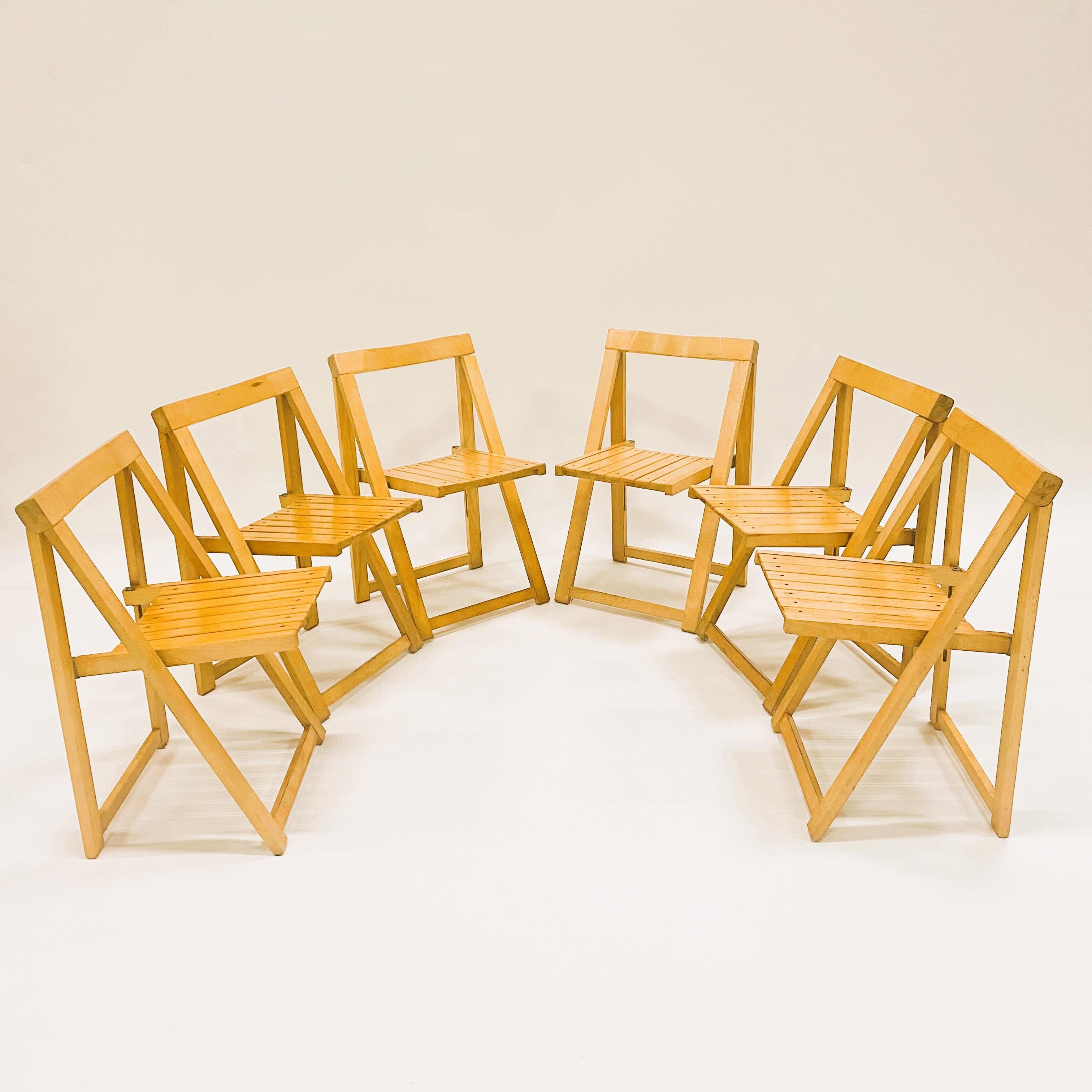 If you're searching for a vintage piece of midcentury design to add to your collection, look no further than these six beechwood folding chairs by Aldo Jacober for Alberto Bazzani. These chairs, crafted in Italy in 1960, are a true testament to the
