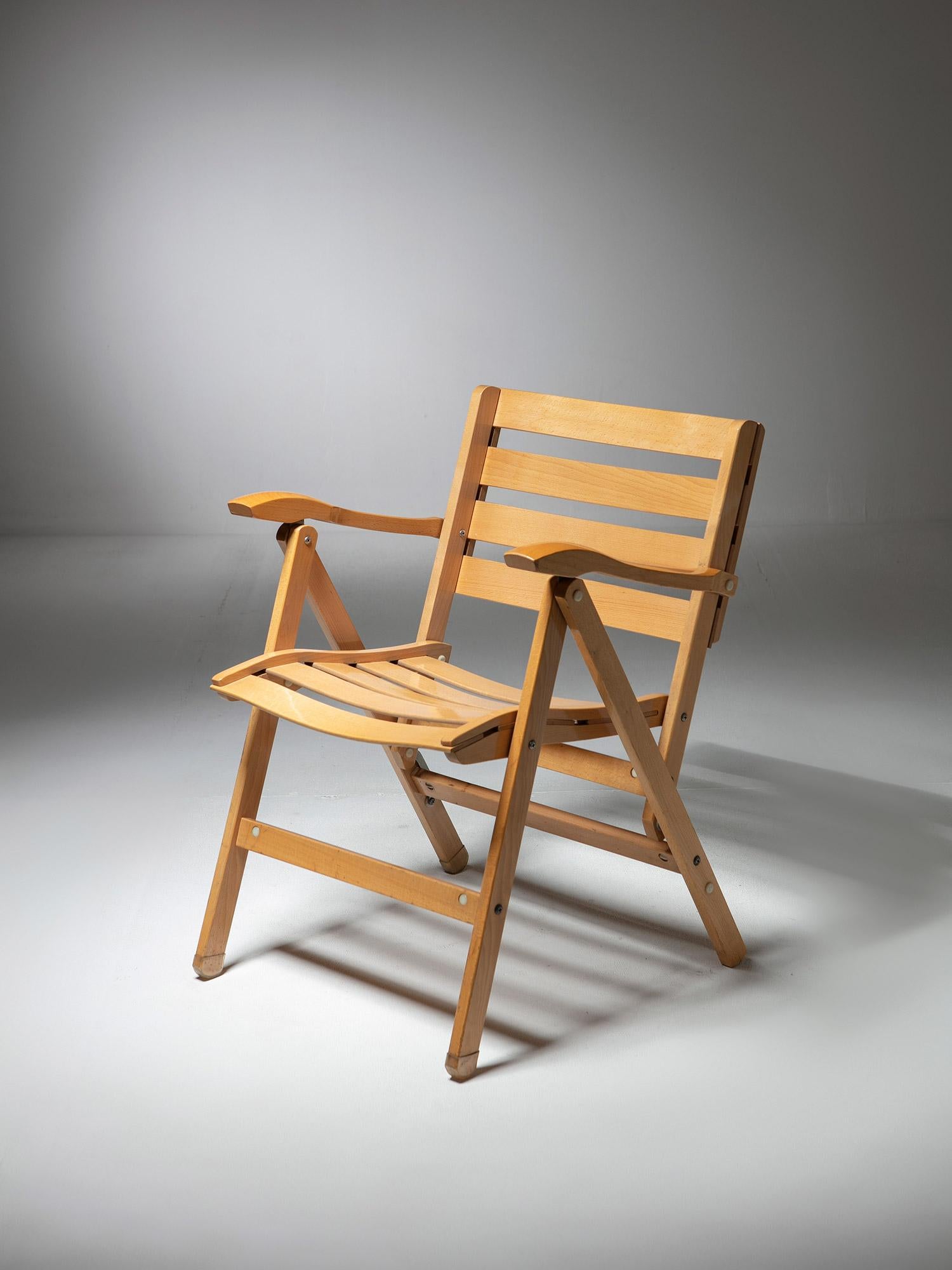 Ensemble de six fauteuils pliants de Carlo Hauner pour Foldes.
Des sièges compacts et extrêmement confortables avec des connexions visuelles avec les productions Albini et Zanuso.
Des échantillons originaux de coussins mobiles sont disponibles.