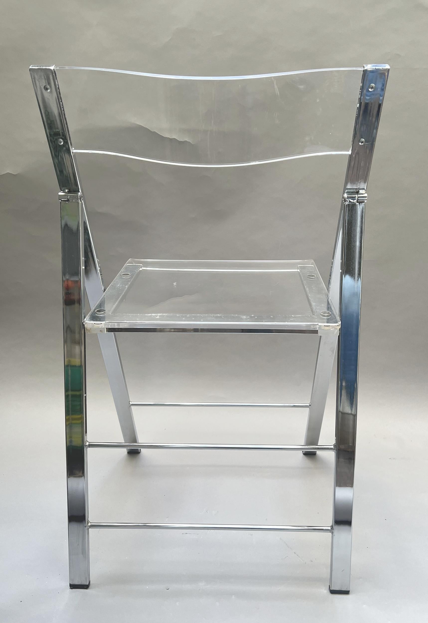 Set of six folding chairs in plexiglass and chrome Italy, circa 1970 In Good Condition For Sale In Paris, FR