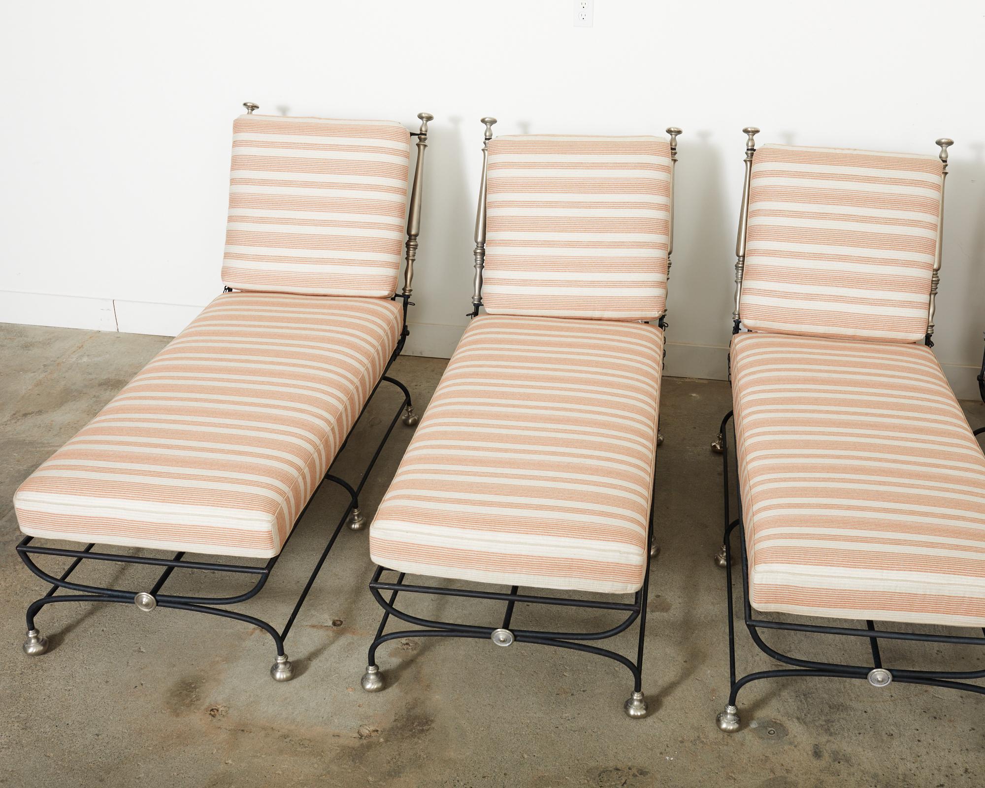 Set von sechs Formations-Sesseln aus Eisen im neoklassischen Stil von Nachlass im Zustand „Gut“ im Angebot in Rio Vista, CA