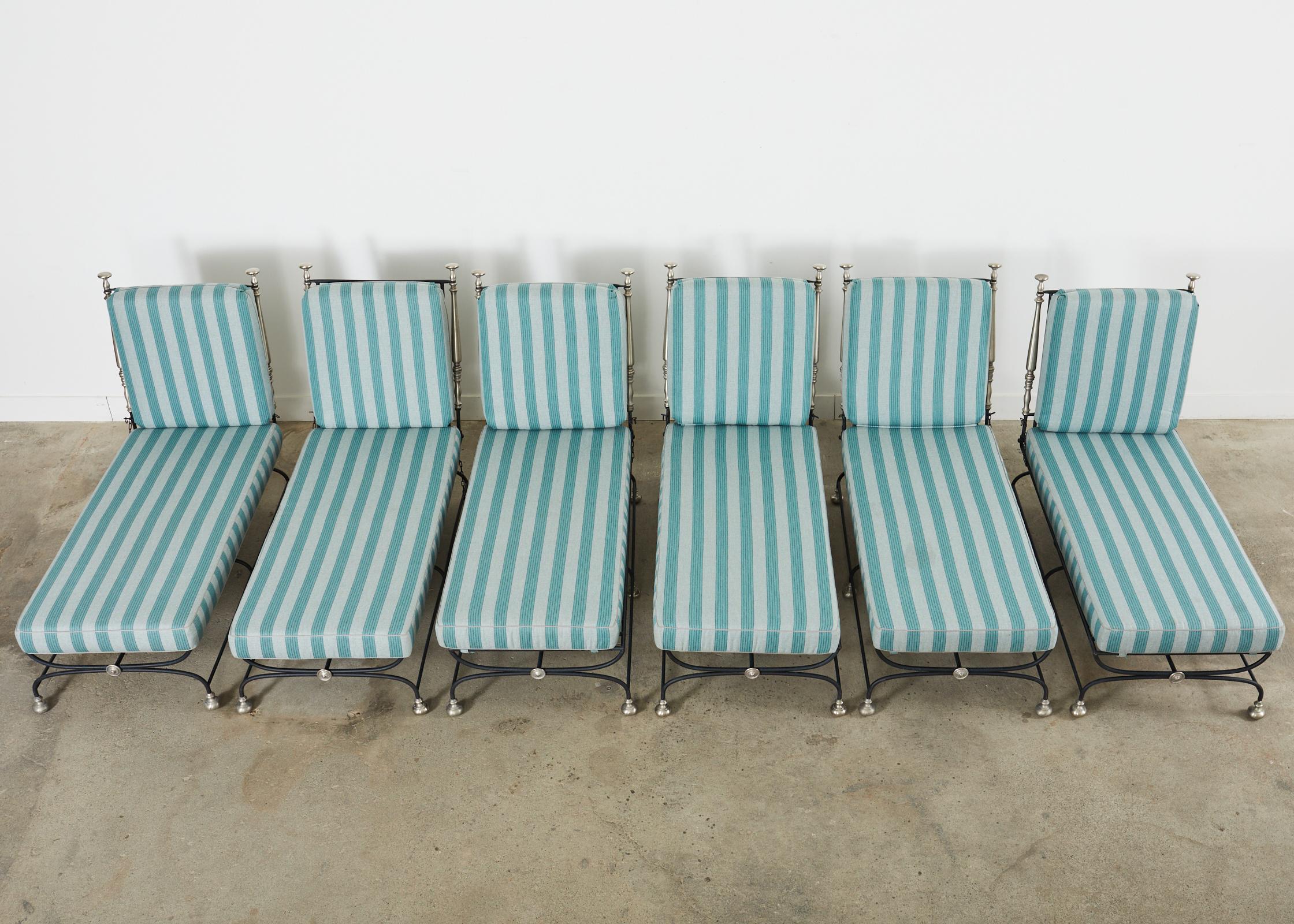 Set aus sechs Formations-Sesseln aus Eisen im neoklassischen Stil (Poliert) im Angebot