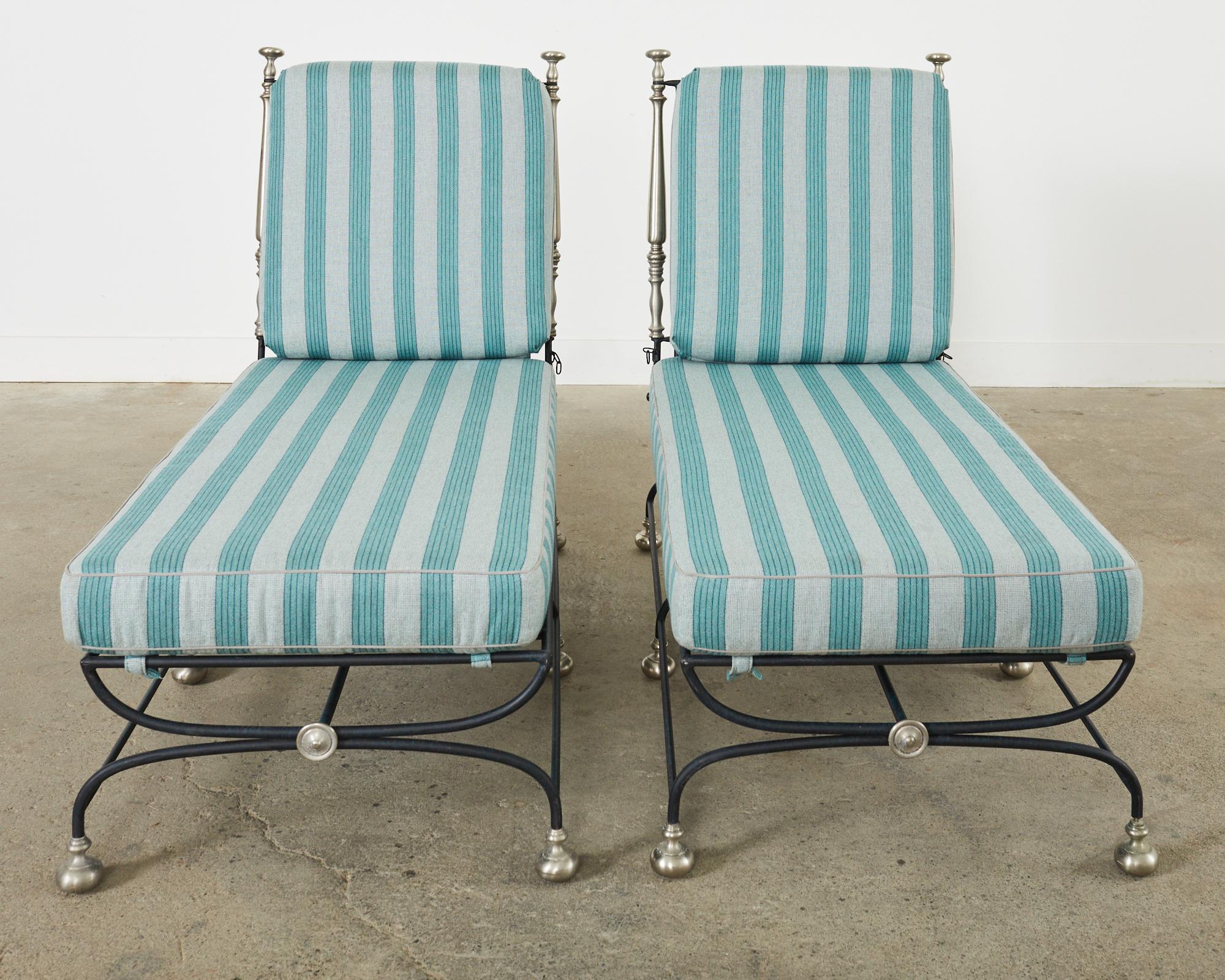 XXIe siècle et contemporain Ensemble de six chaises longues en fer de style néoclassique de Formations en vente