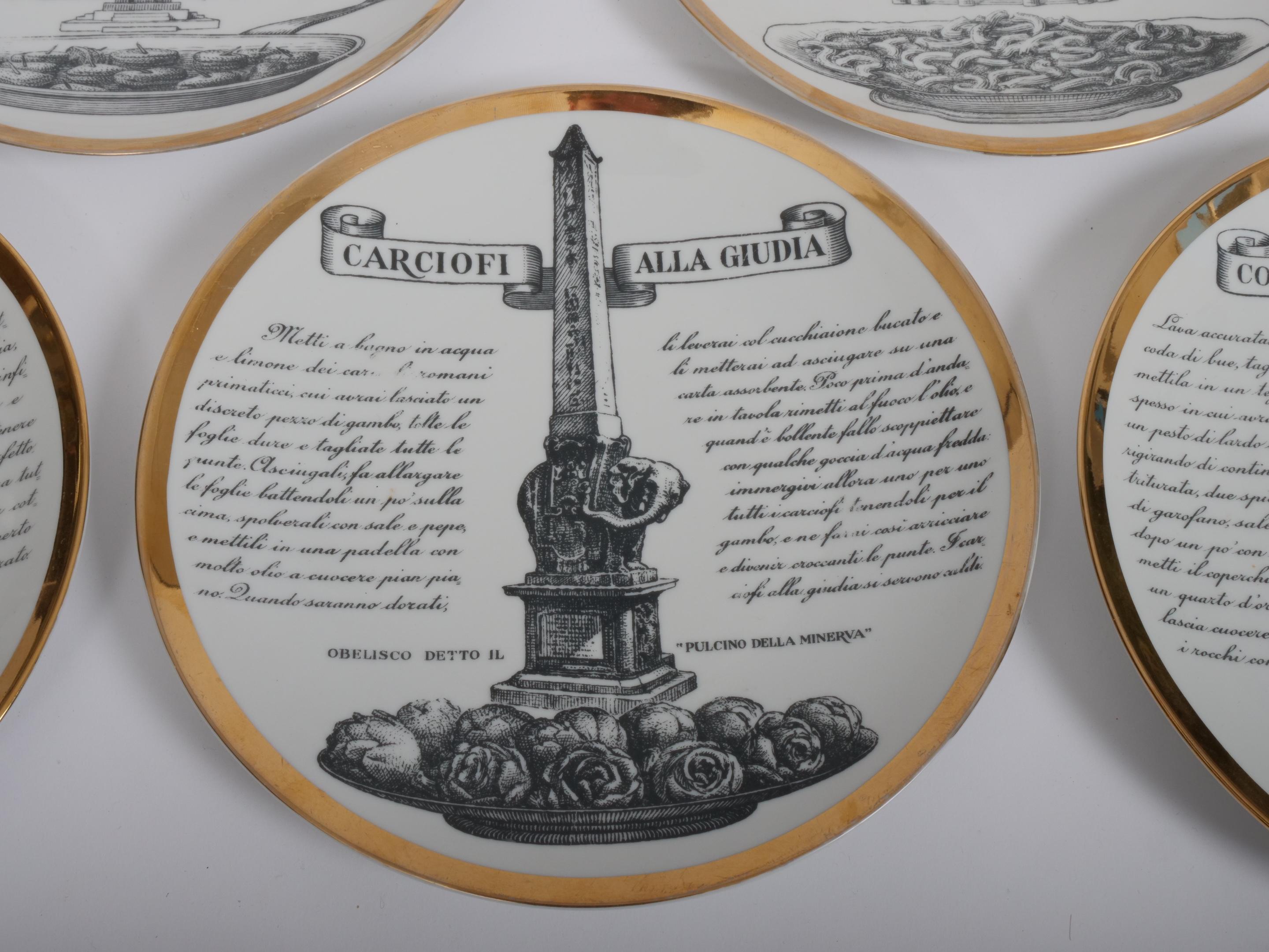 italien Ensemble de six assiettes à recettes Fornasetti 'Specialita Romane' vers 1950 en vente