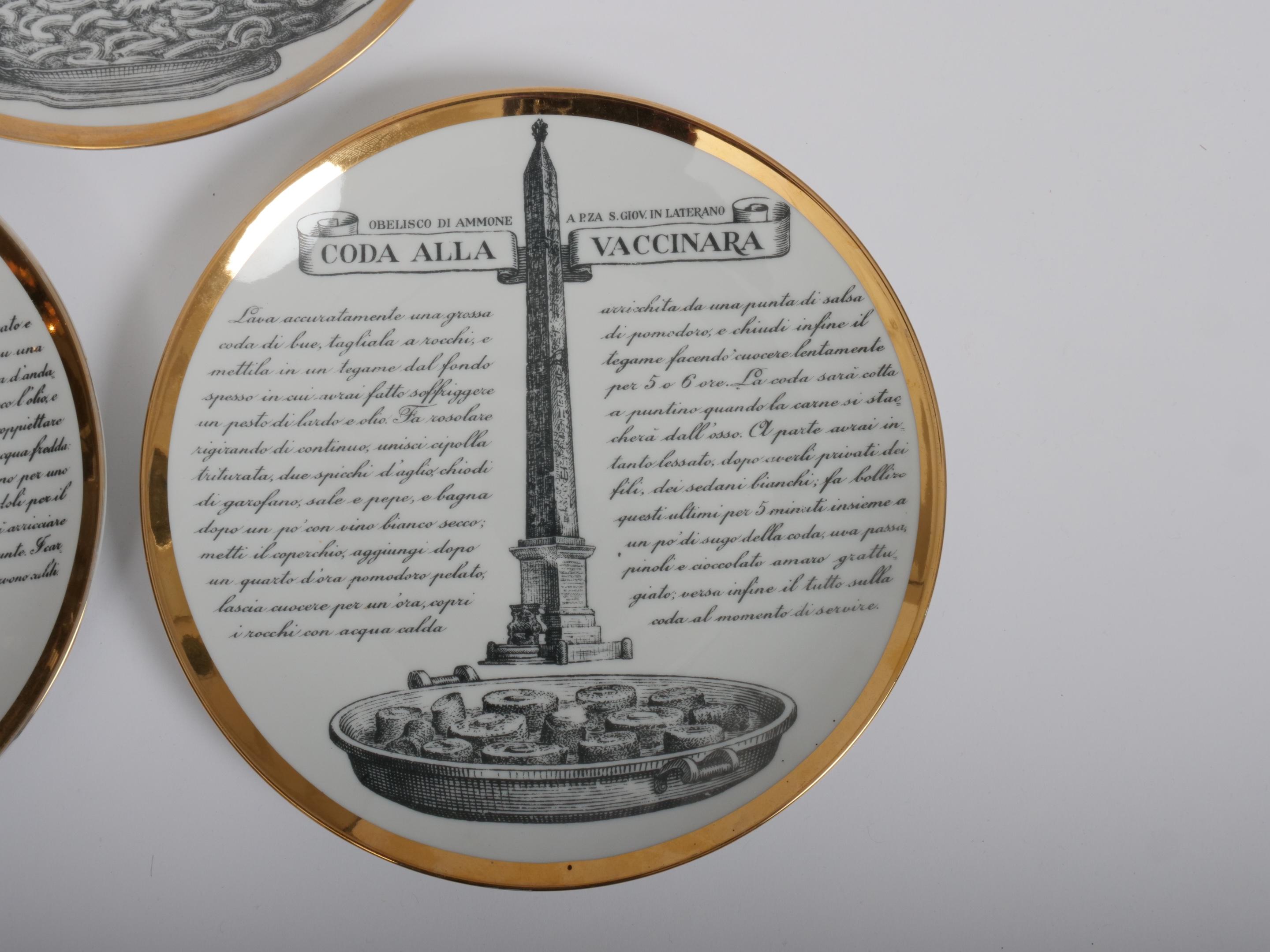 Milieu du XXe siècle Ensemble de six assiettes à recettes Fornasetti 'Specialita Romane' vers 1950 en vente