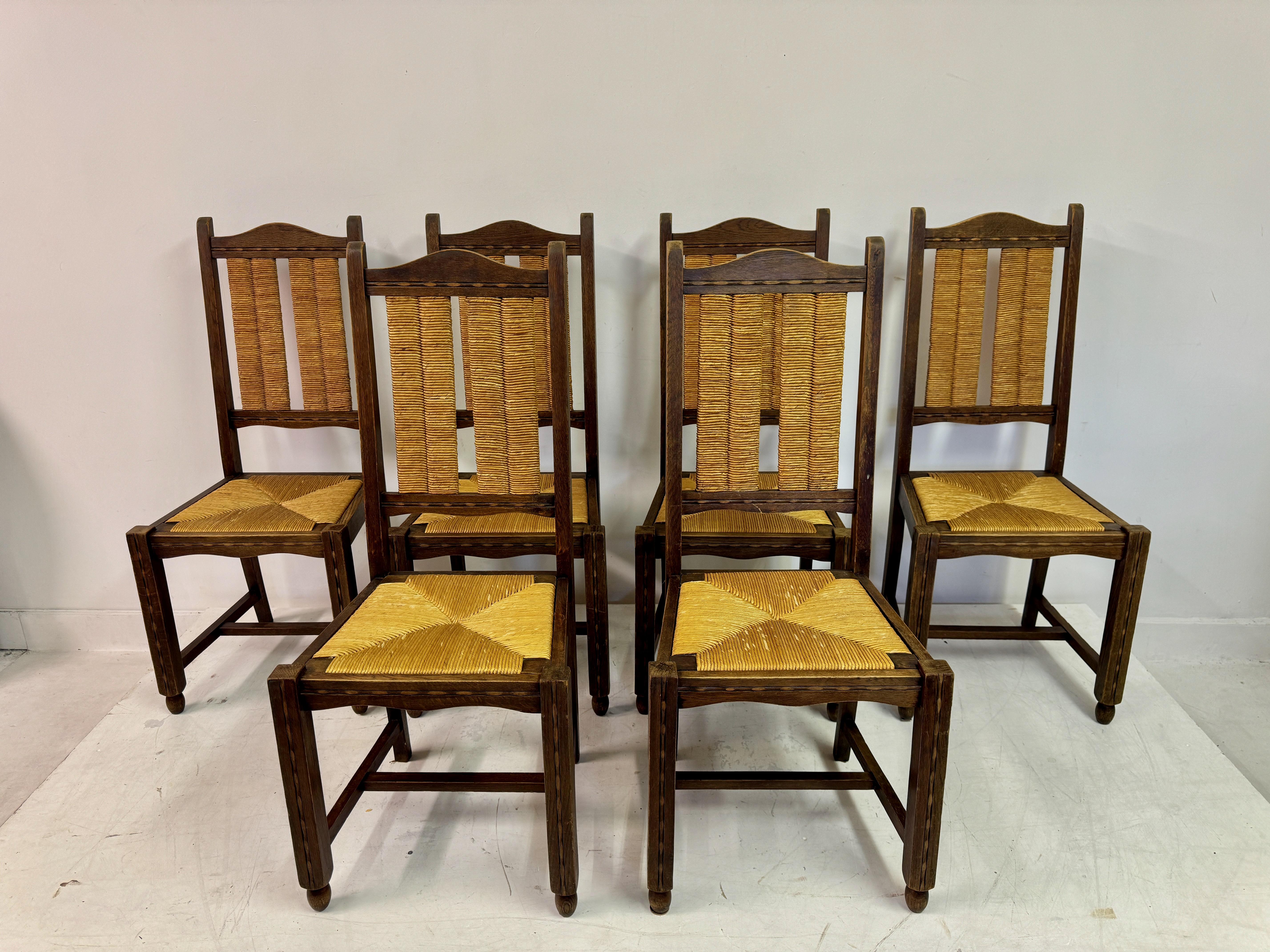 Set of Six French 1950s Oak and Rush Dining Chairs In Good Condition For Sale In London, London
