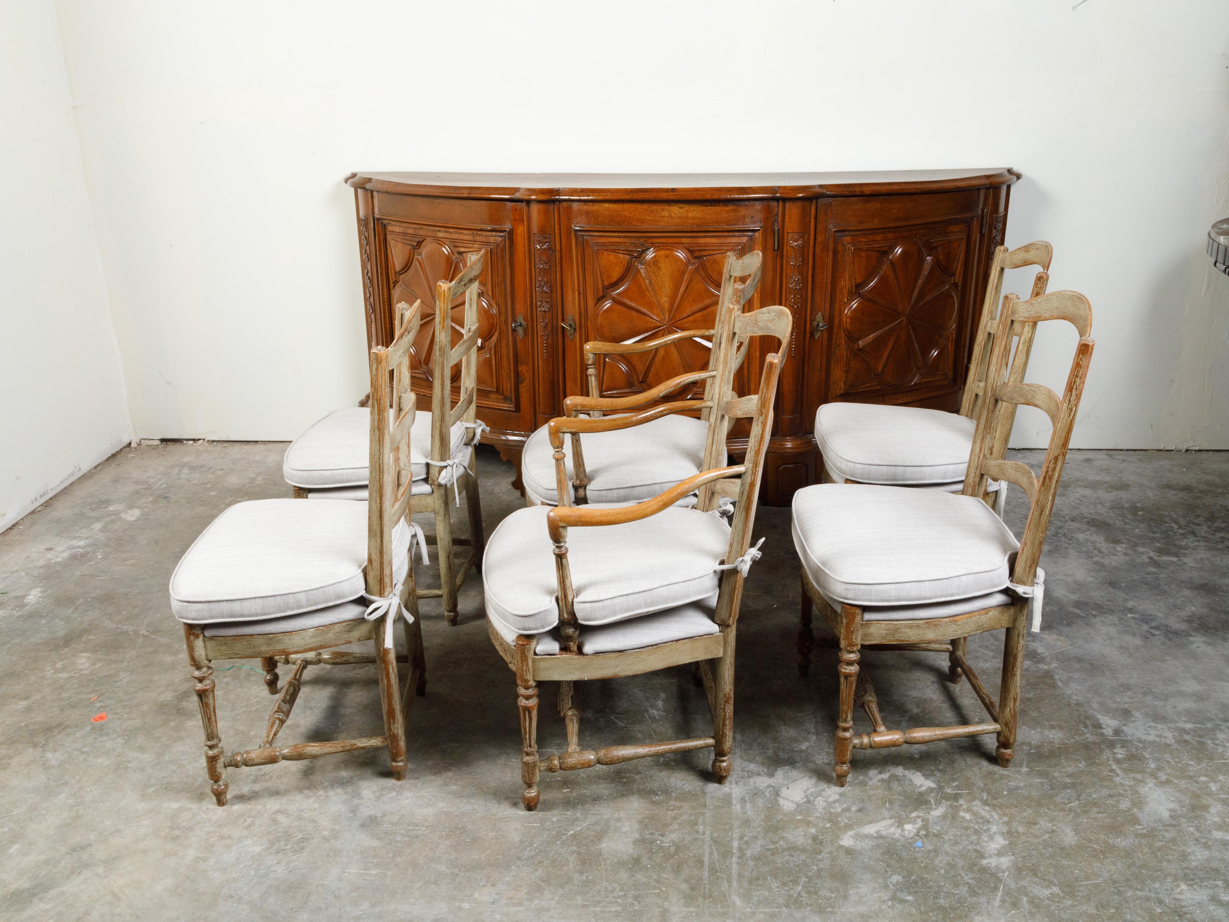 Set aus sechs französischen Esszimmerstühlen des 19. Jahrhunderts mit geschnitzten Guillochen und Friesen im Angebot 4