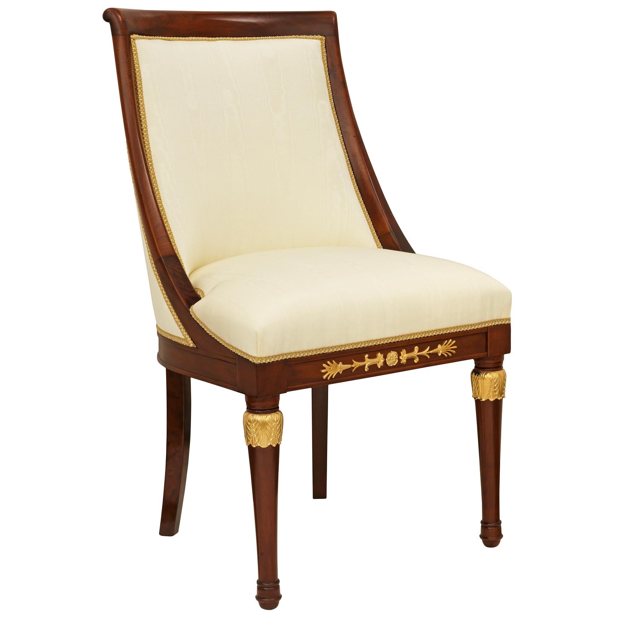 Stile impero set di sei sedie da pranzo francesi del XIX secolo di stile Impero in mogano e ormeggio in vendita