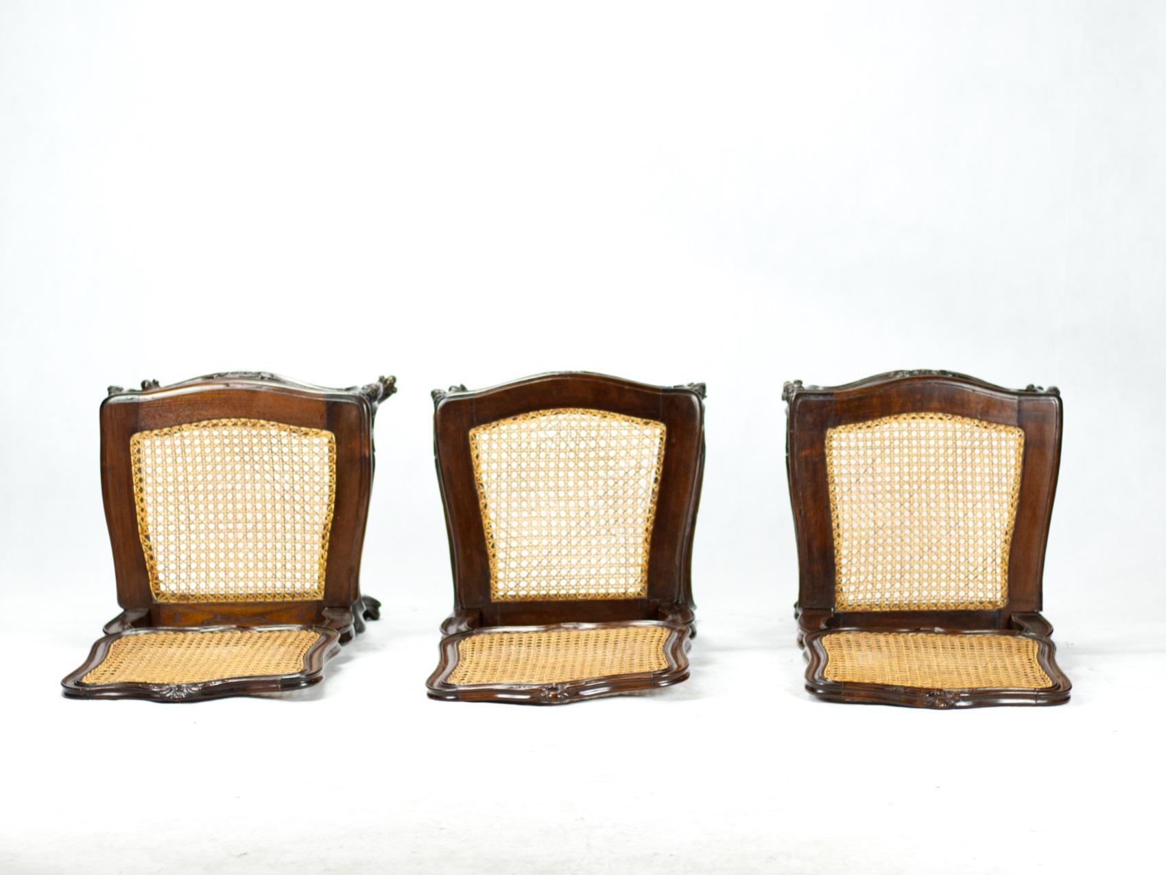 XIXe siècle Ensemble de six chaises de salle à manger cannées de style Louis XV du 19ème siècle en noyer en vente