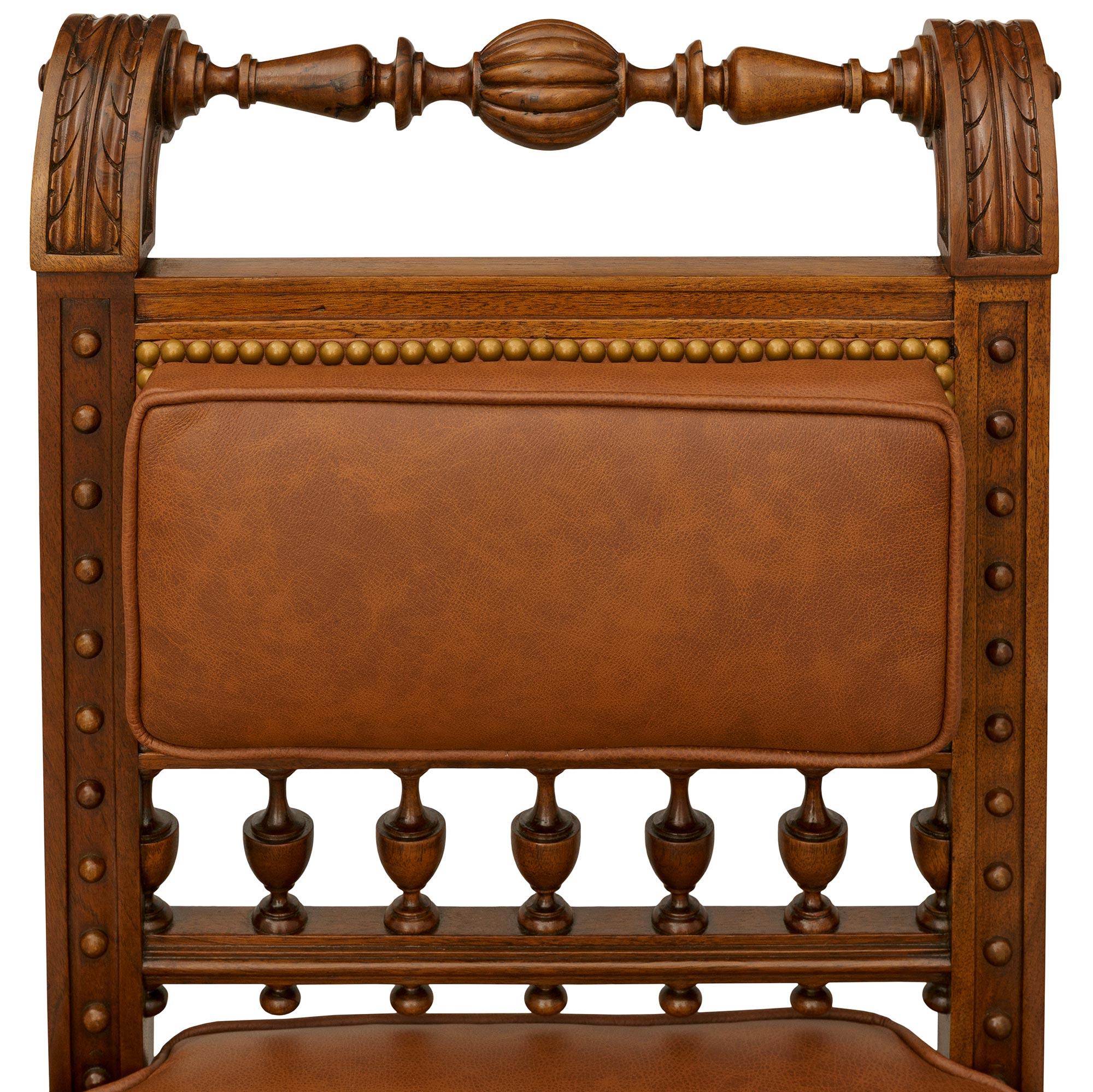 set of six French 19th century Renaissance st. Walnut and Leather dining chairs en Bueno estado para la venta en West Palm Beach, FL