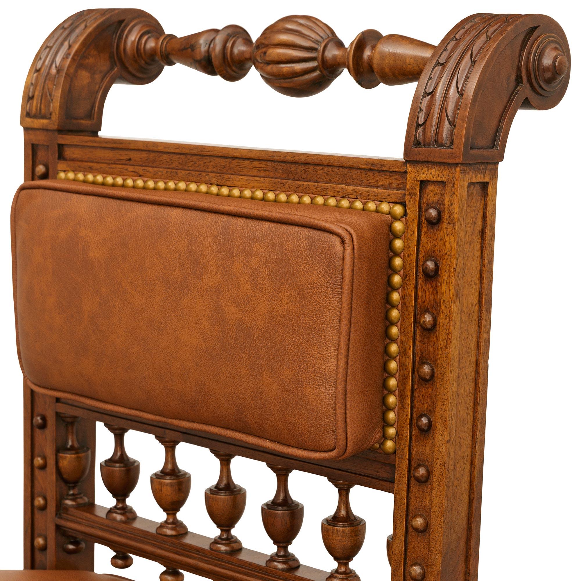 set of six French 19th century Renaissance st. Walnut and Leather dining chairs siglo XIX en venta