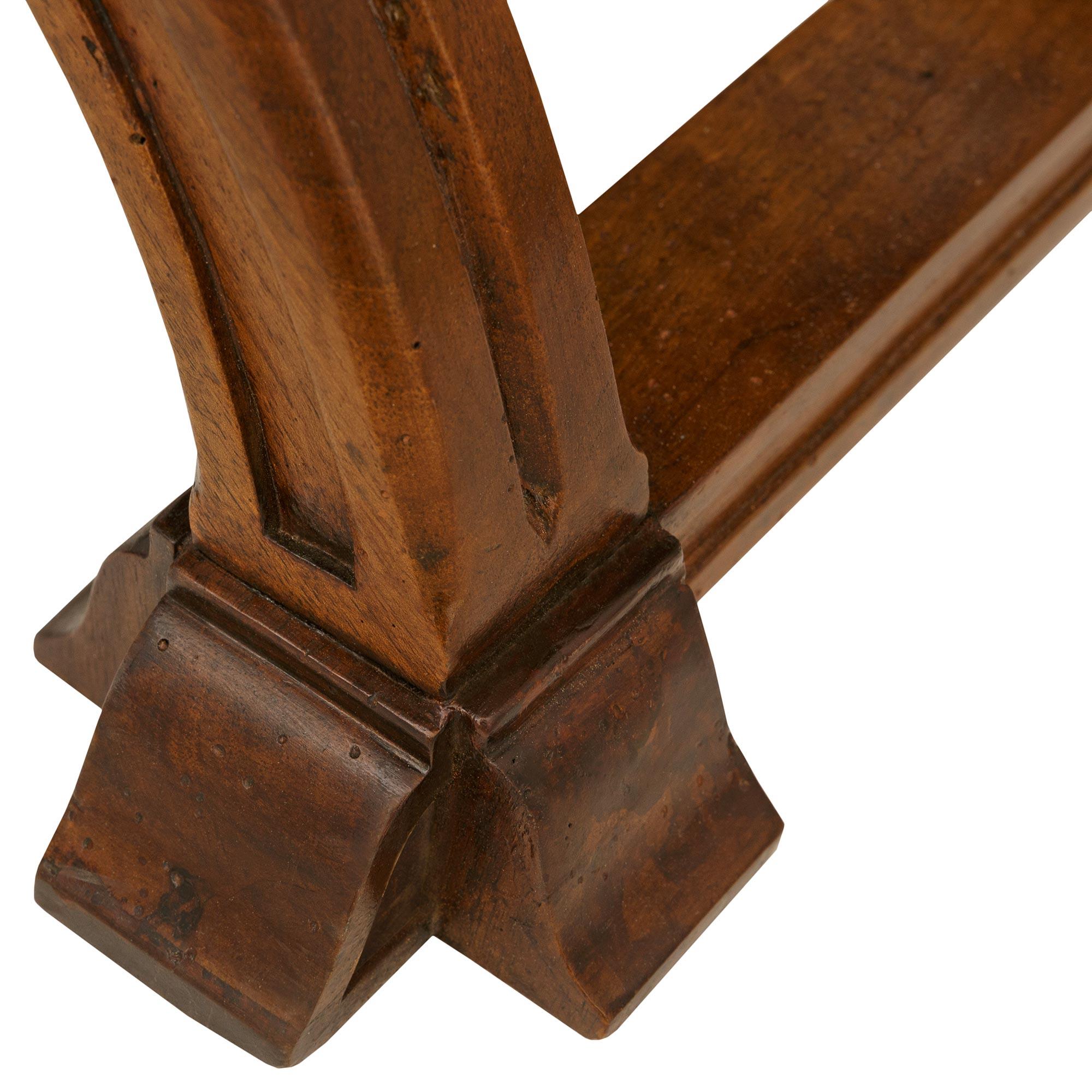 set of six French 19th century Renaissance st. Walnut and Leather dining chairs en venta 2