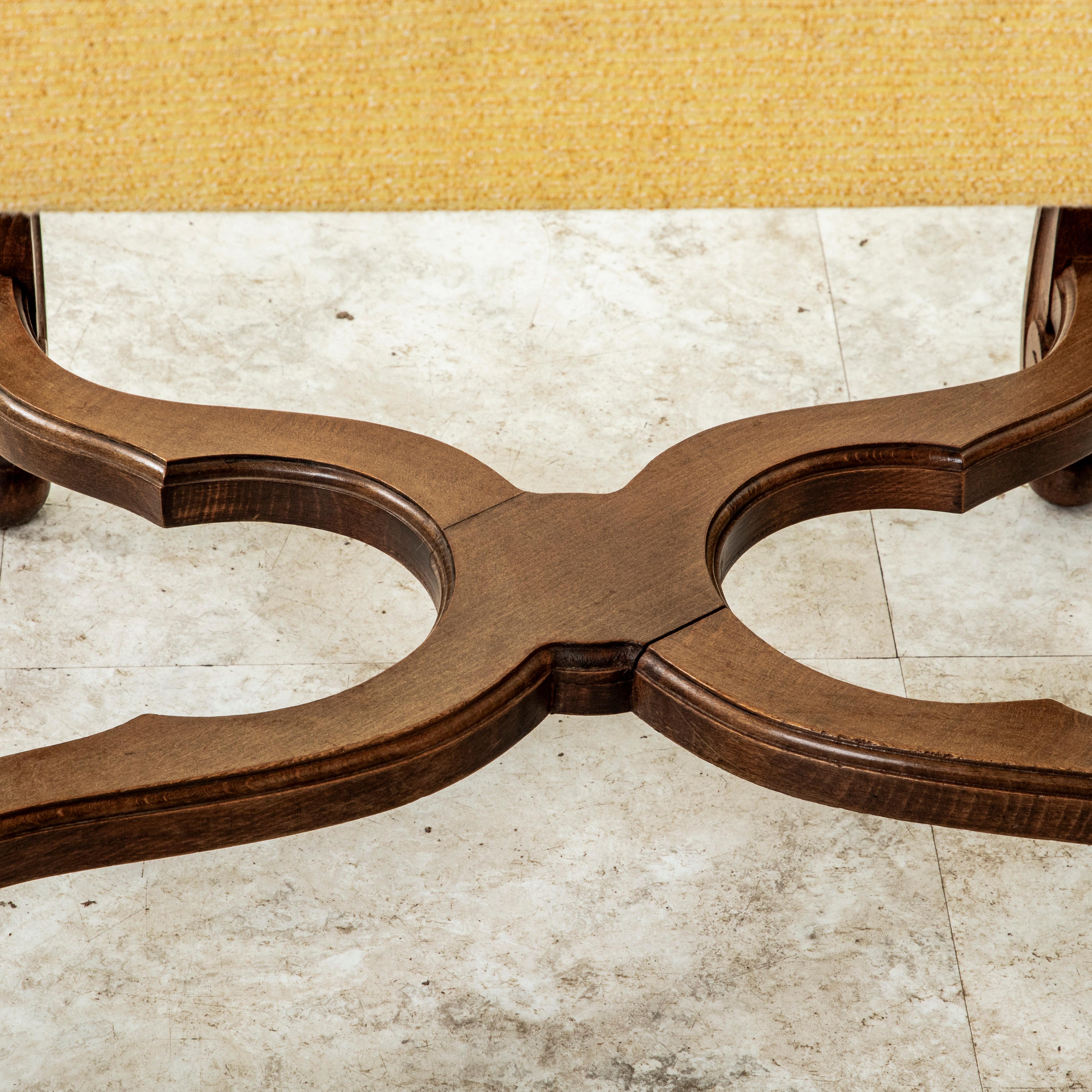 Satz von sechs Ess- oder Beistellstühlen aus französischer Esche mit kannelierten Hammelbeinen im Angebot 3