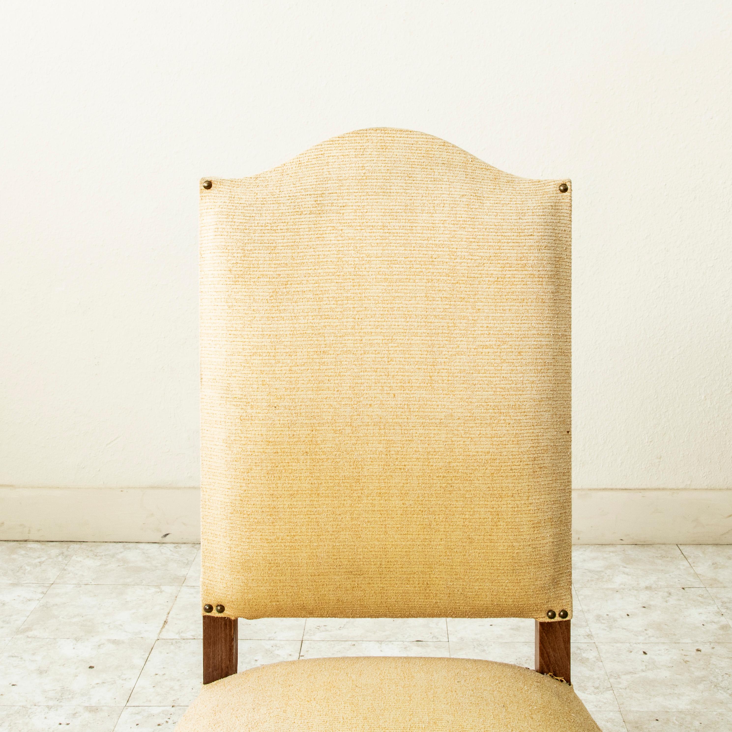 Satz von sechs Ess- oder Beistellstühlen aus französischer Esche mit kannelierten Hammelbeinen (Polster) im Angebot