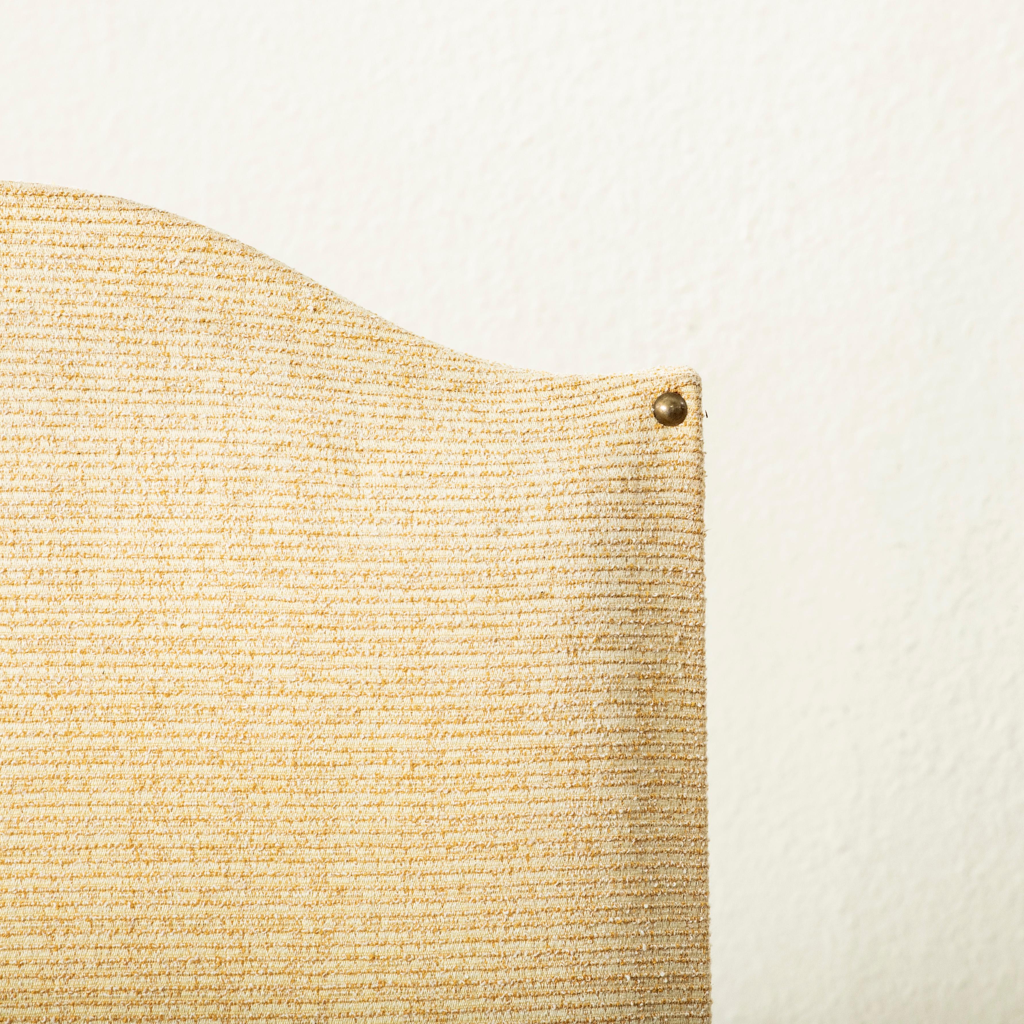 Satz von sechs Ess- oder Beistellstühlen aus französischer Esche mit kannelierten Hammelbeinen im Angebot 1