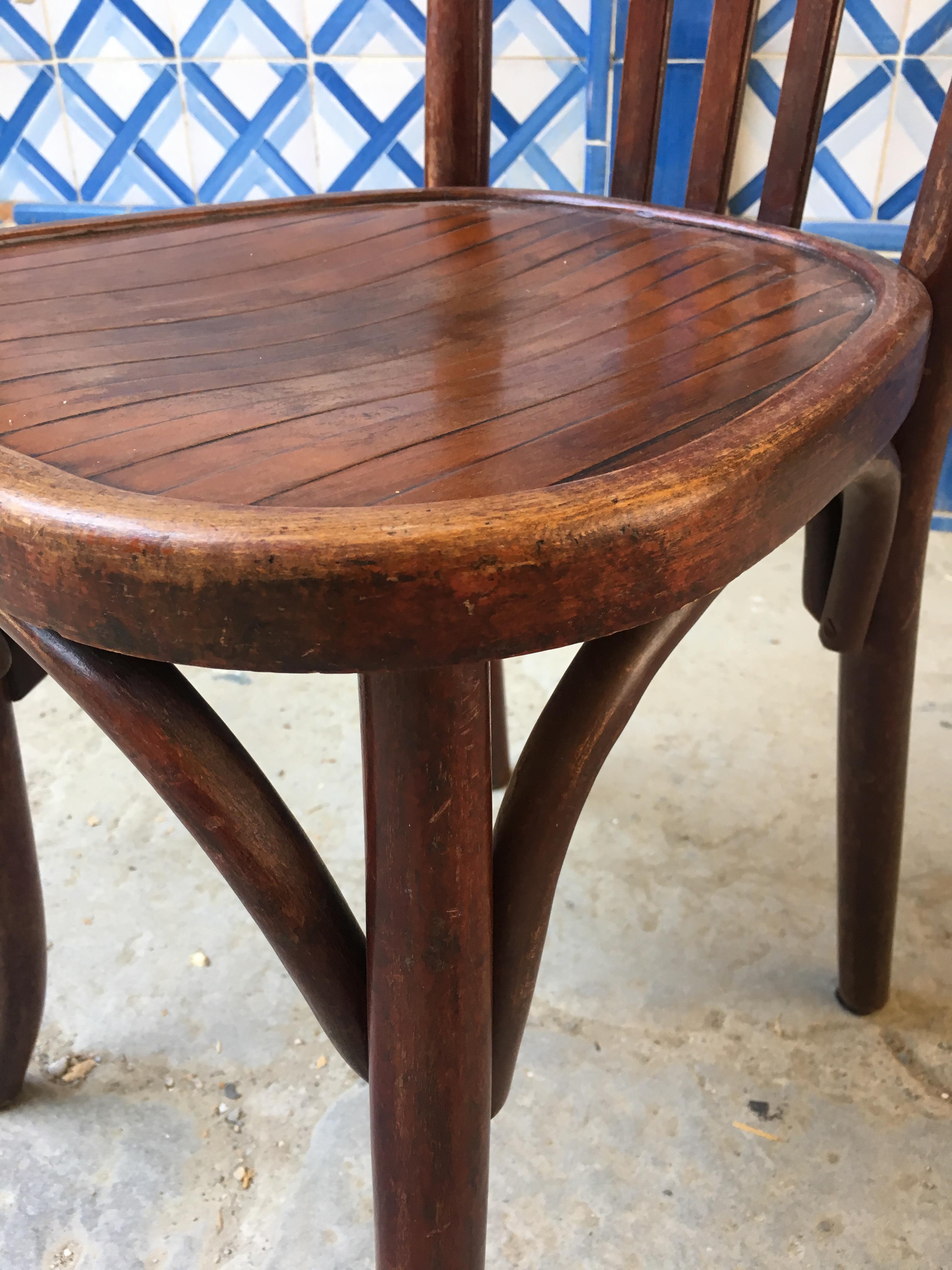 Set of Six French Bistrot Chairs in Beechwood with Mahogany Patina from 1930s In Good Condition For Sale In Florence, IT