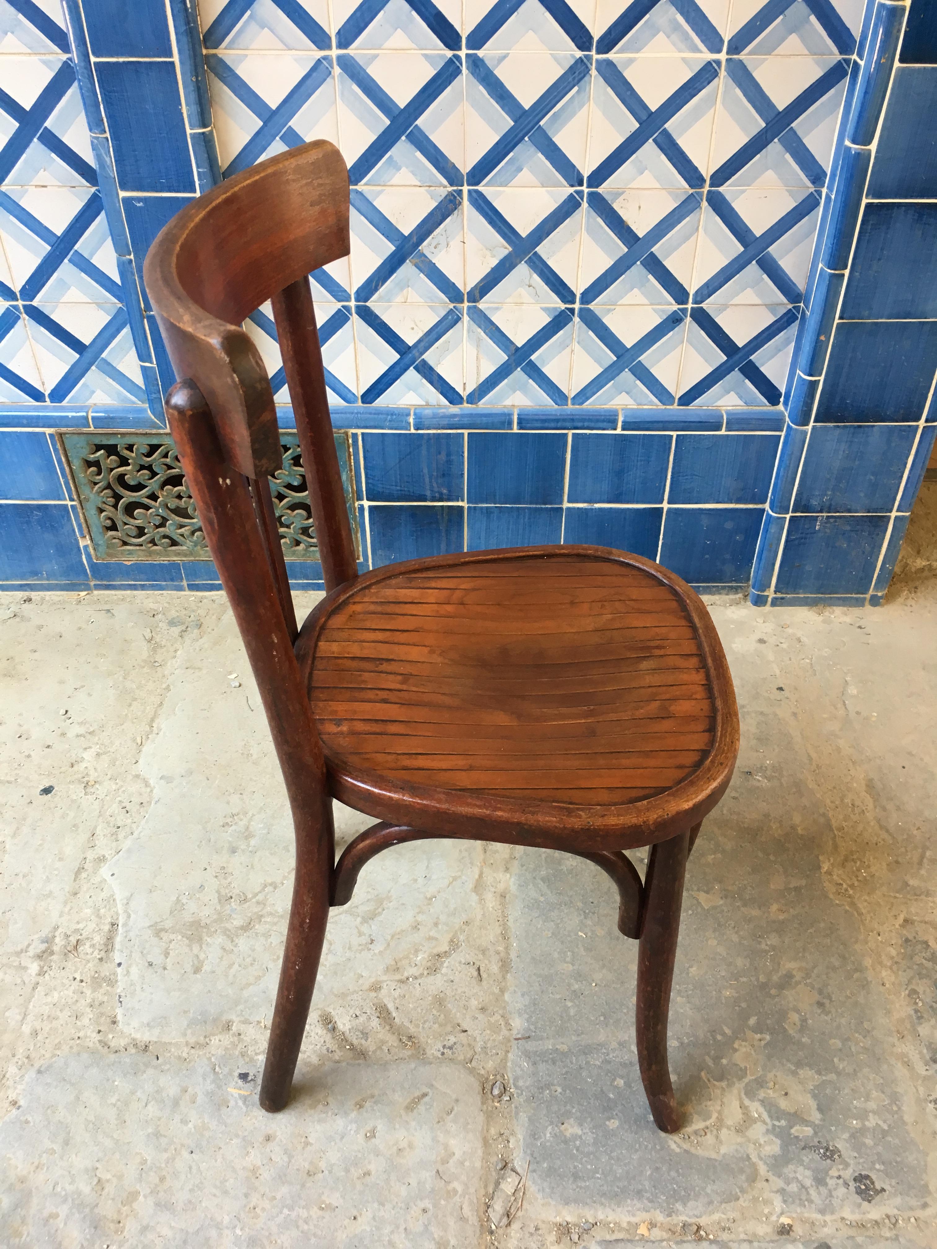 Set of Six French Bistrot Chairs in Beechwood with Mahogany Patina from 1930s For Sale 4