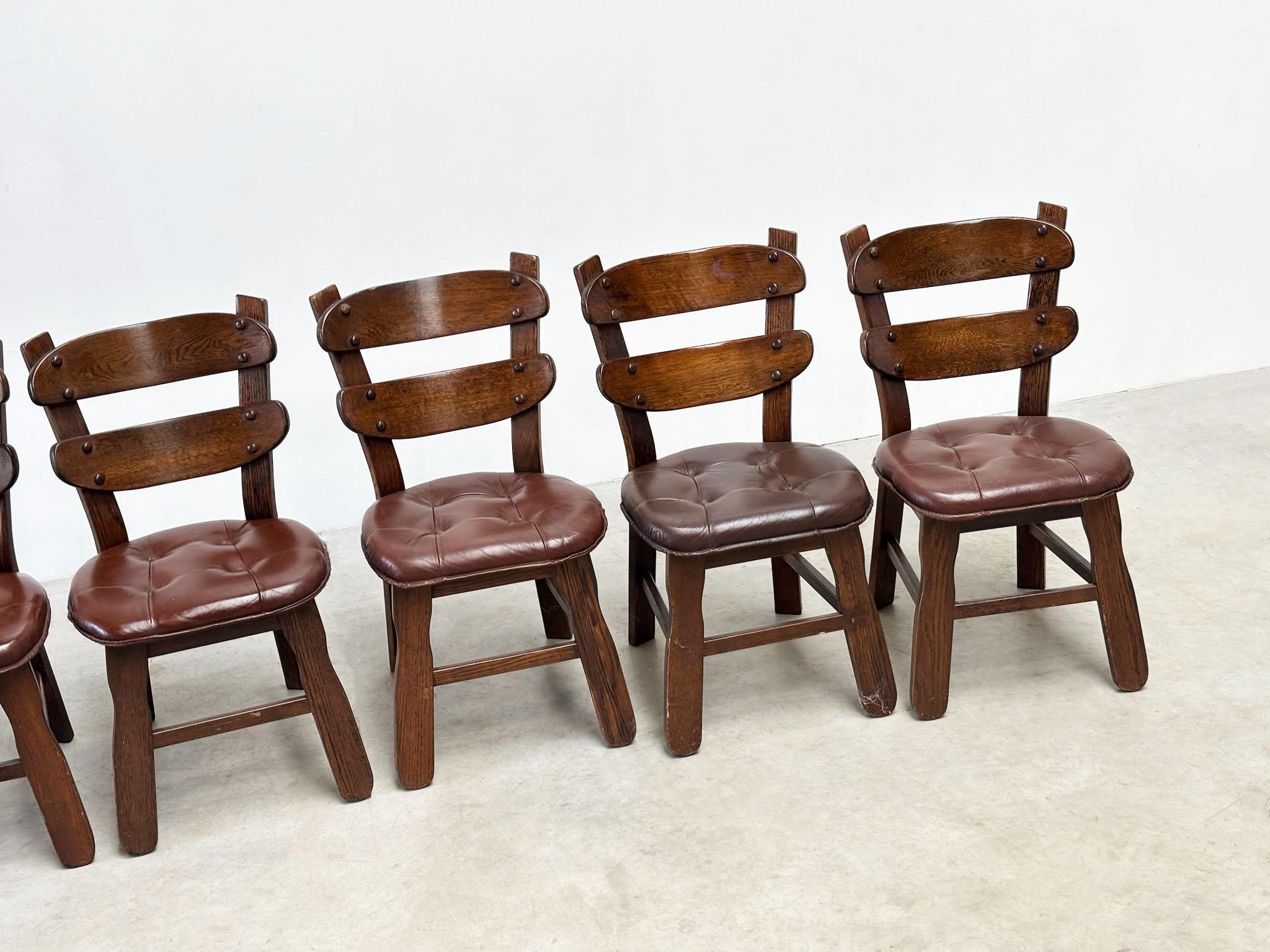 Fine XX secolo Set di sei sedie da pranzo brutaliste francesi in vendita