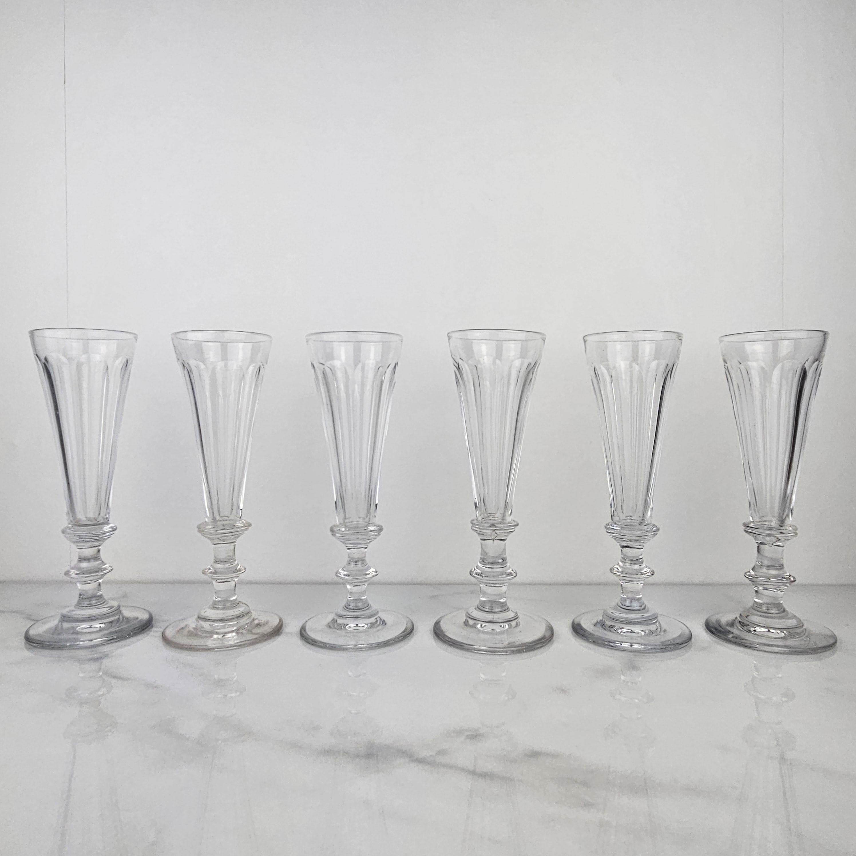 Juego de seis copas de champán francesas de cristal, ca. 1870 Romántico en venta