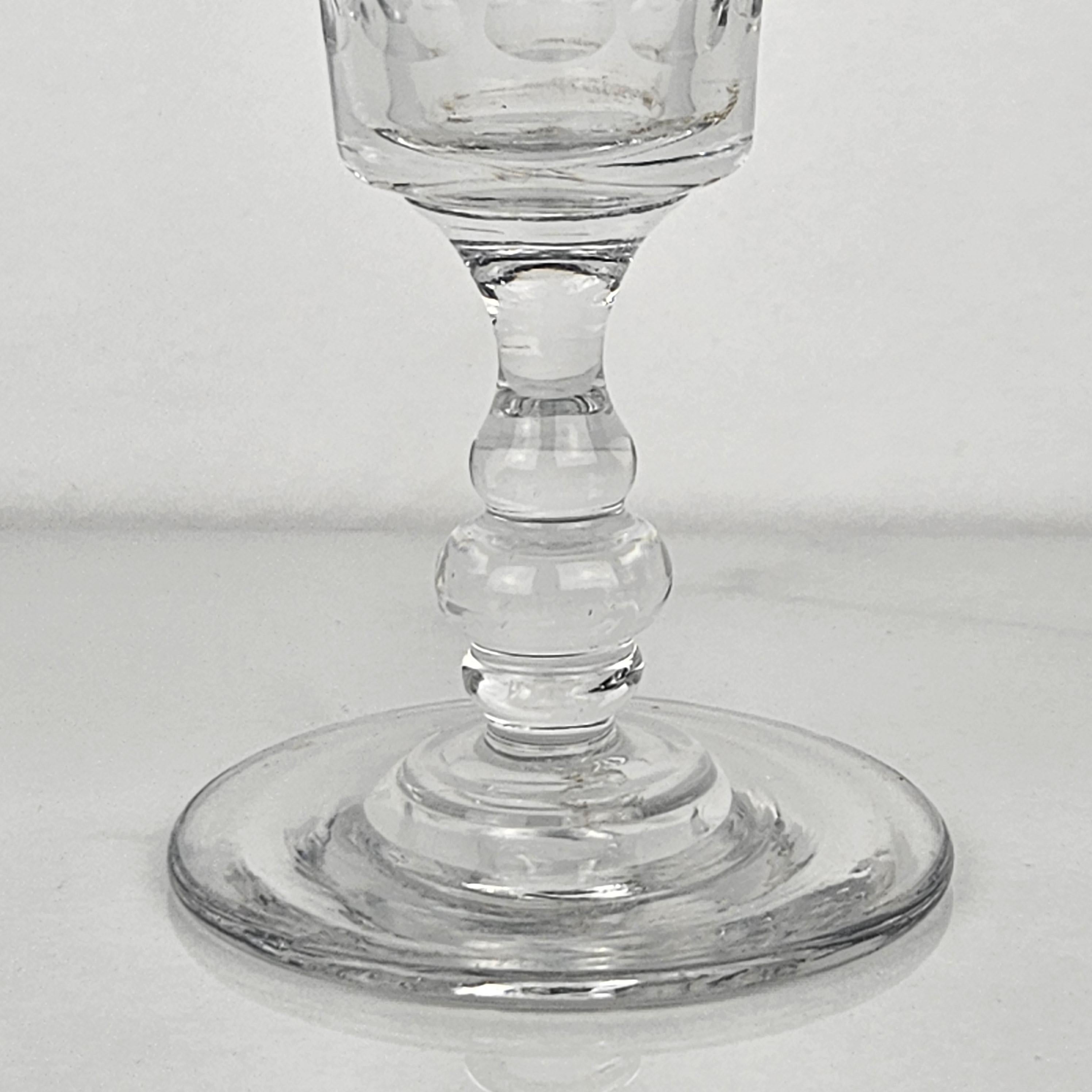 Ensemble de six flûtes à champagne françaises en verre, vers 1880 Bon état - En vente à Oud Beijerland, NL