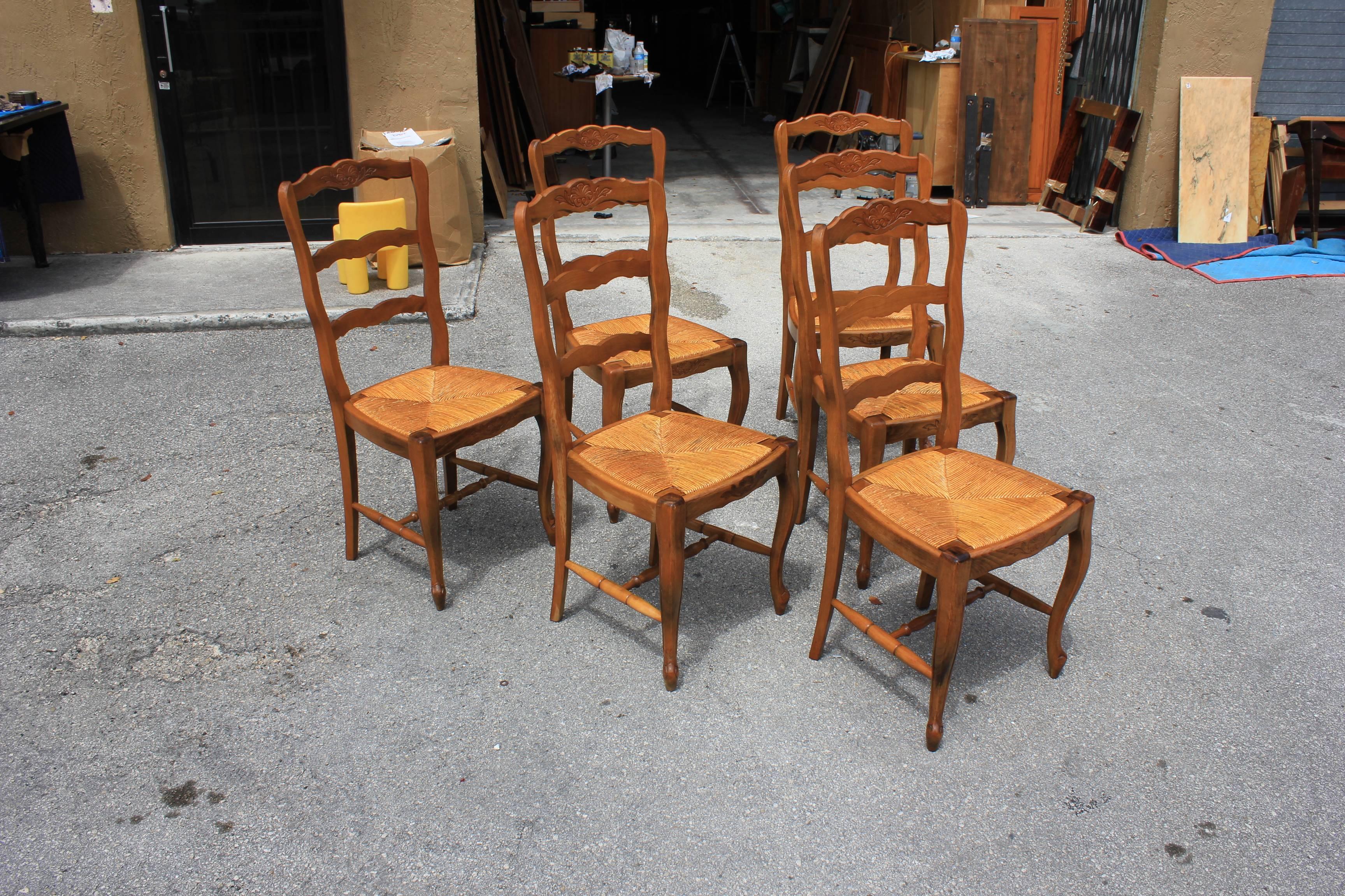 French Provincial Set of Six French Country Rush Seat Solid Walnut Dining Chairs, circa 1910s