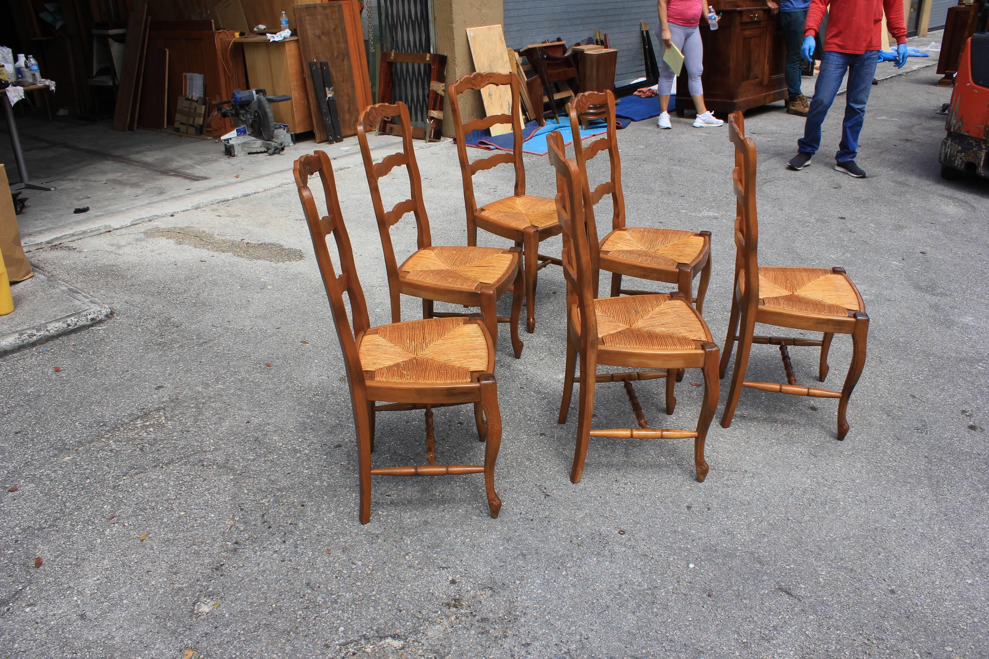 Set of Six French Country Rush Seat Solid Walnut Dining Chairs, circa 1910s 3