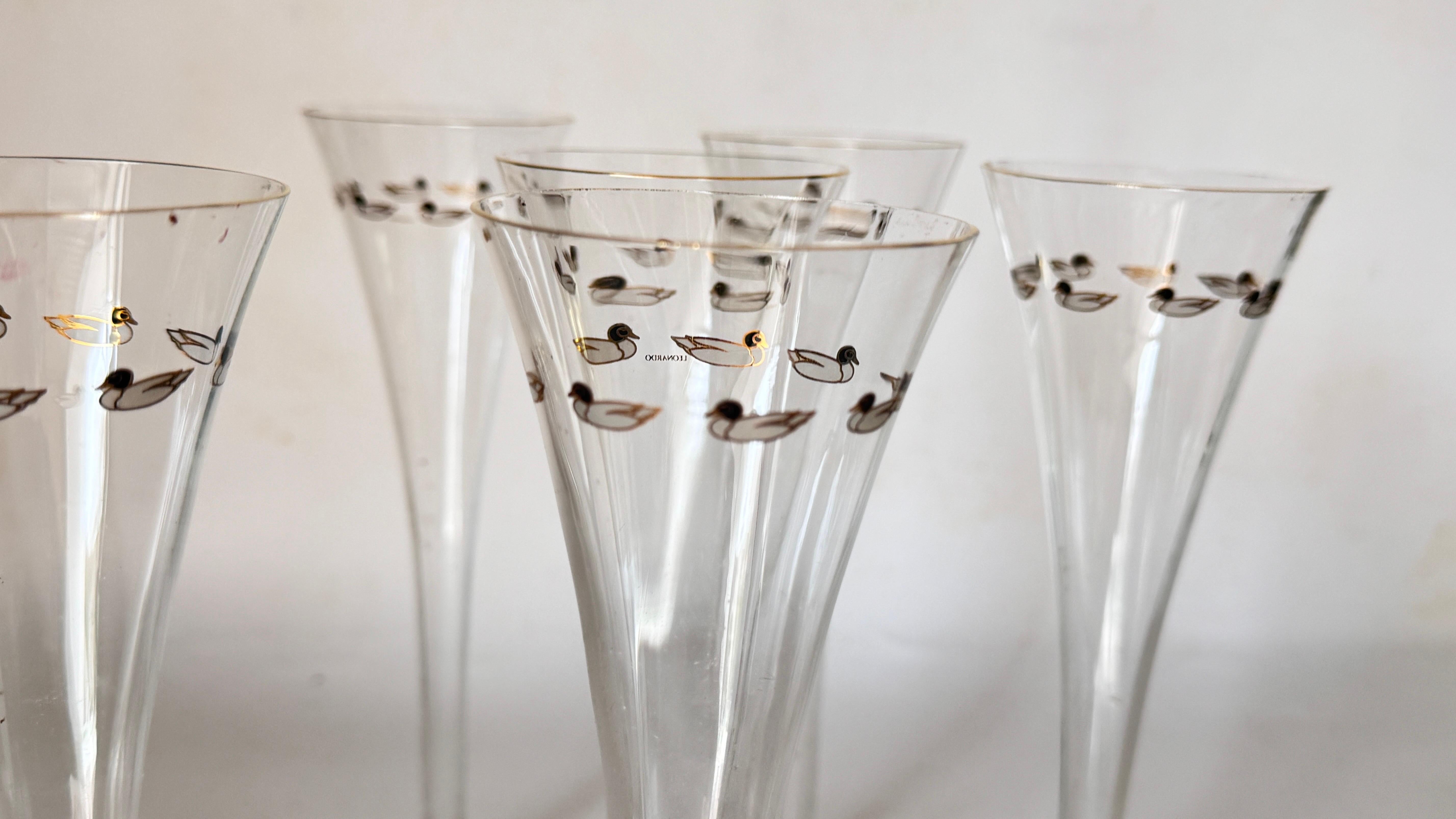 Ensemble de six coupes à champagne françaises en cristal, design unique avec motifs de canards en vente 3