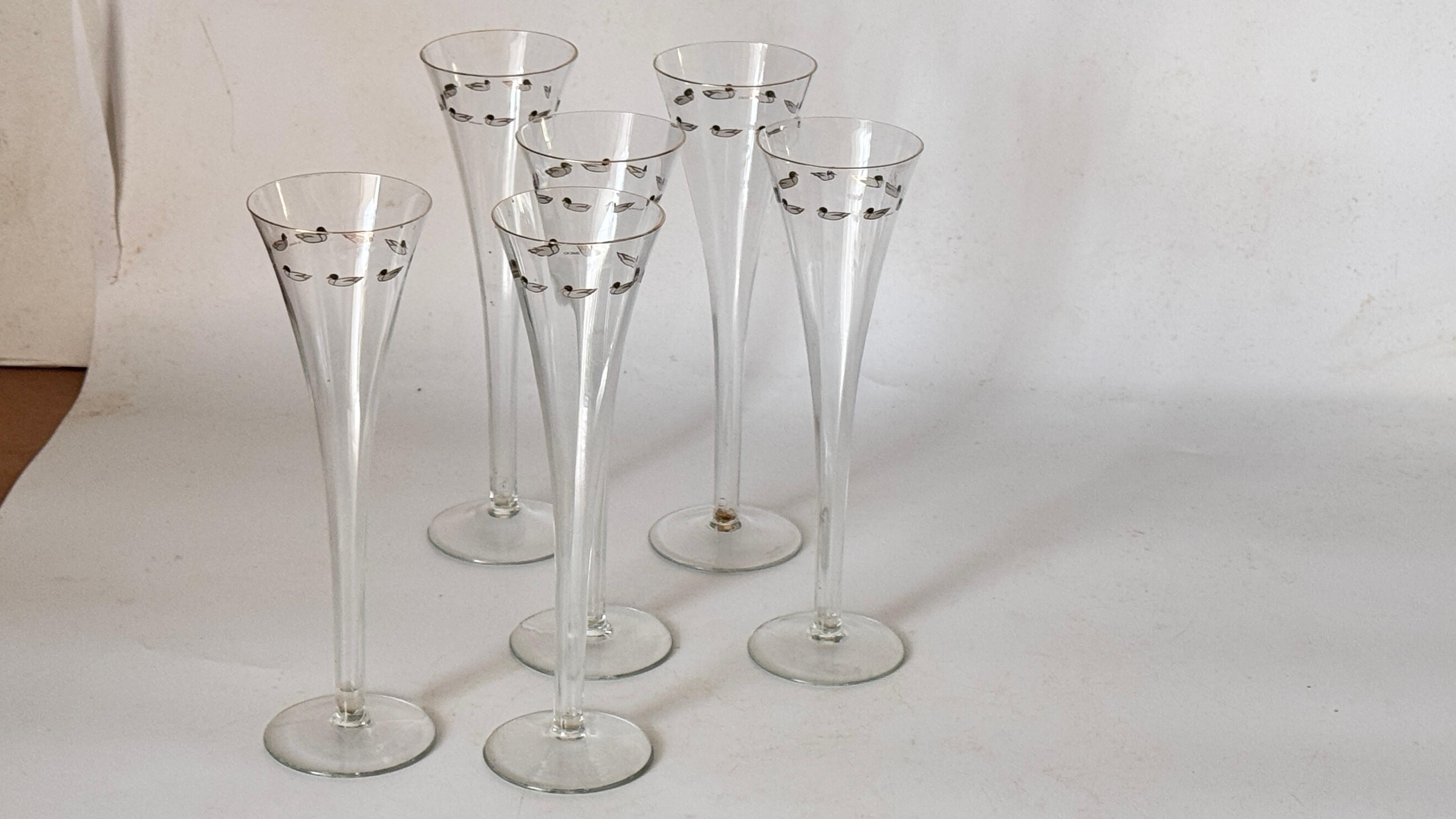 Ensemble de six coupes à champagne françaises en cristal, design unique avec motifs de canards en vente 5
