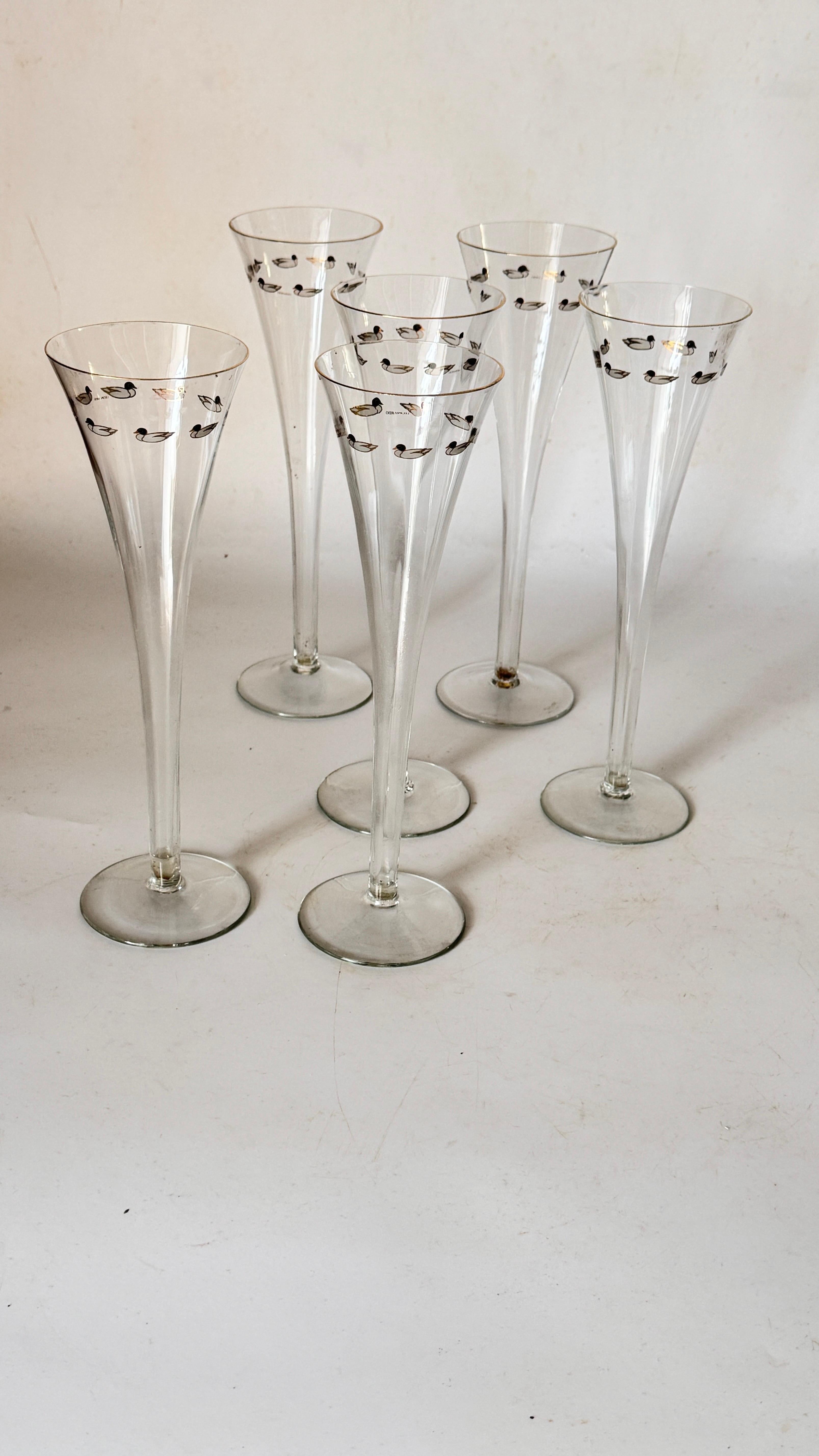 Art déco Ensemble de six coupes à champagne françaises en cristal, design unique avec motifs de canards en vente