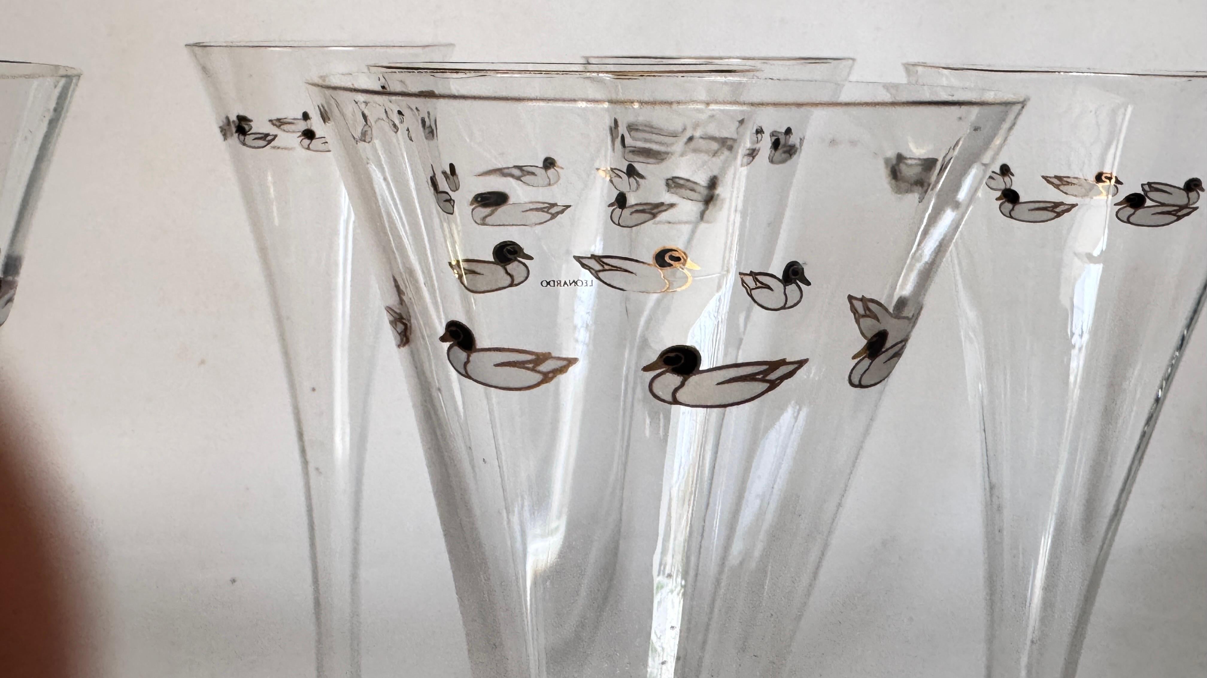 20ième siècle Ensemble de six coupes à champagne françaises en cristal, design unique avec motifs de canards en vente