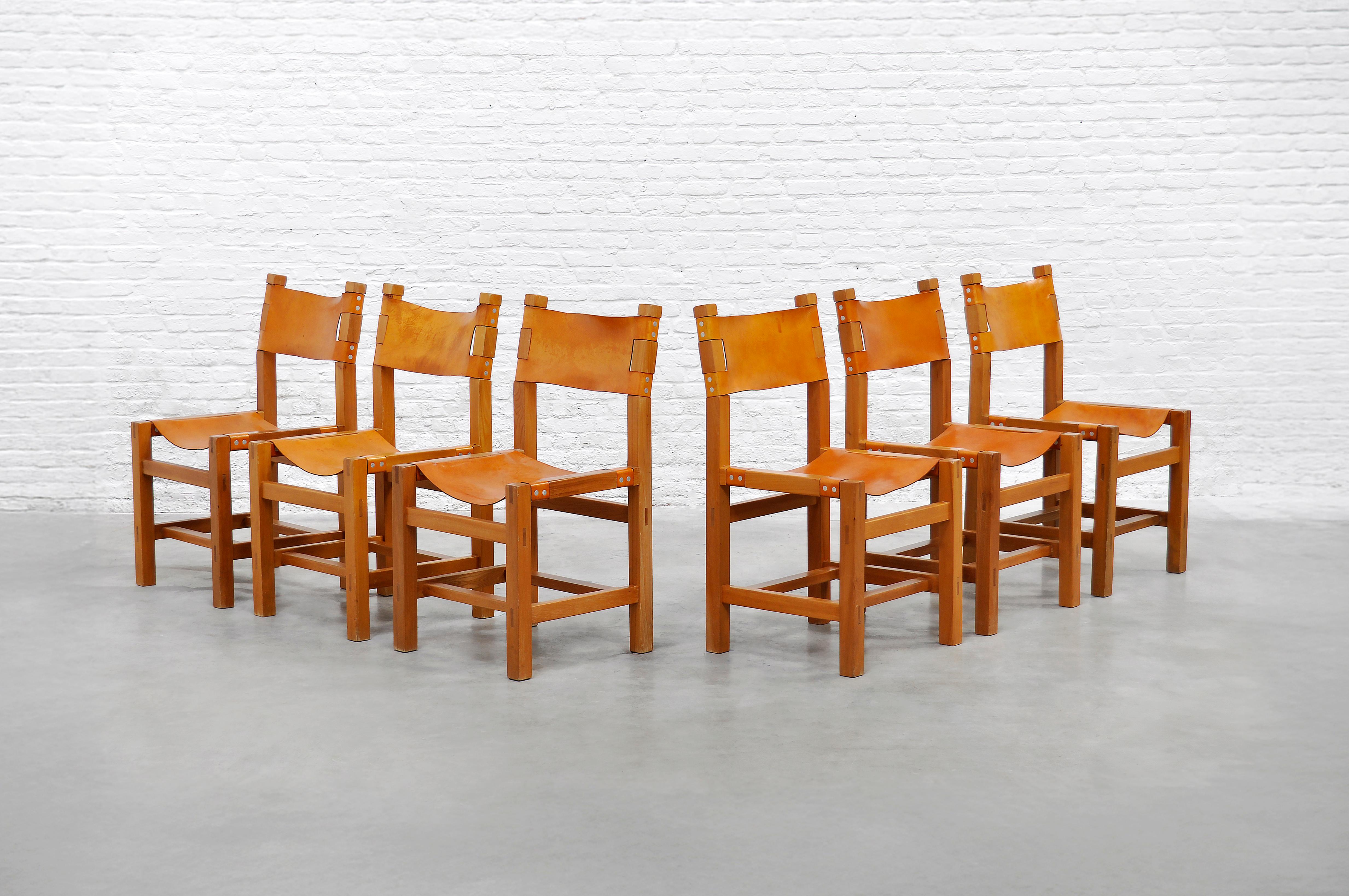 Late 20th Century Set of Six French Elm and Leather Dining Chairs by Maison Regain, 1970s For Sale