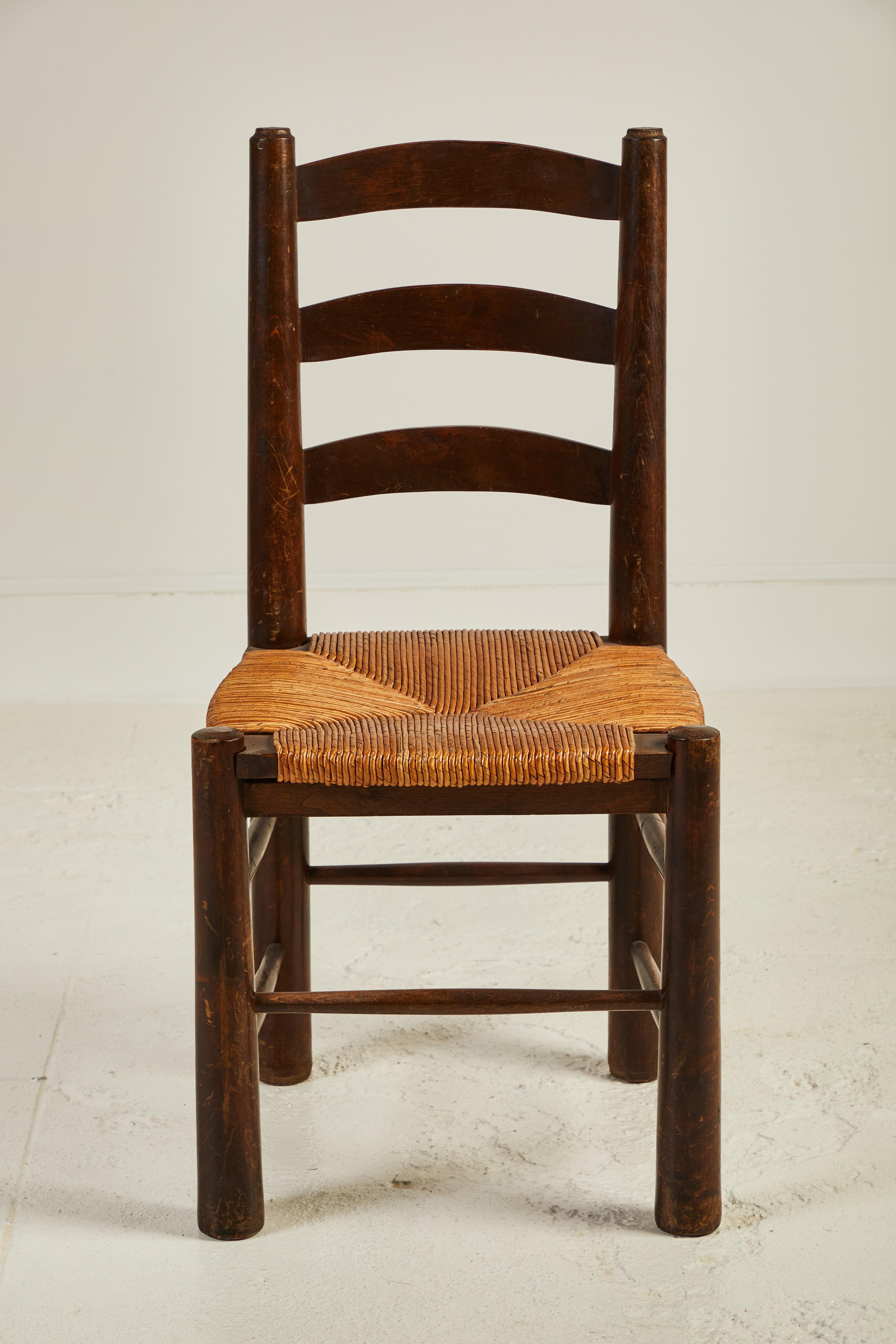 Juego de seis sillas de comedor con respaldo de escalera francesa y asiento de junco Rush