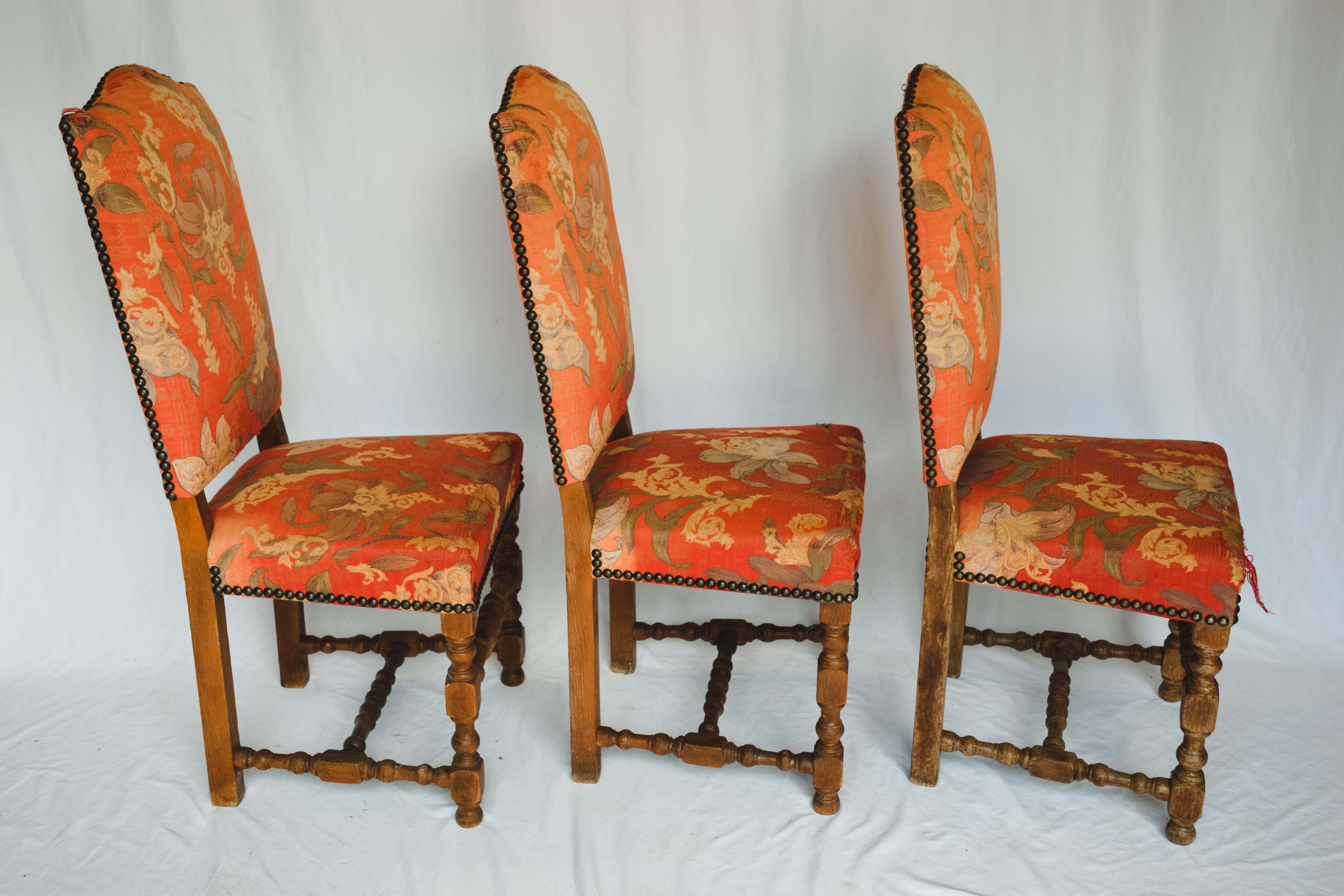 Set of Six French Louis XIII Walnut Turned Legs Side Chairs For Sale 4