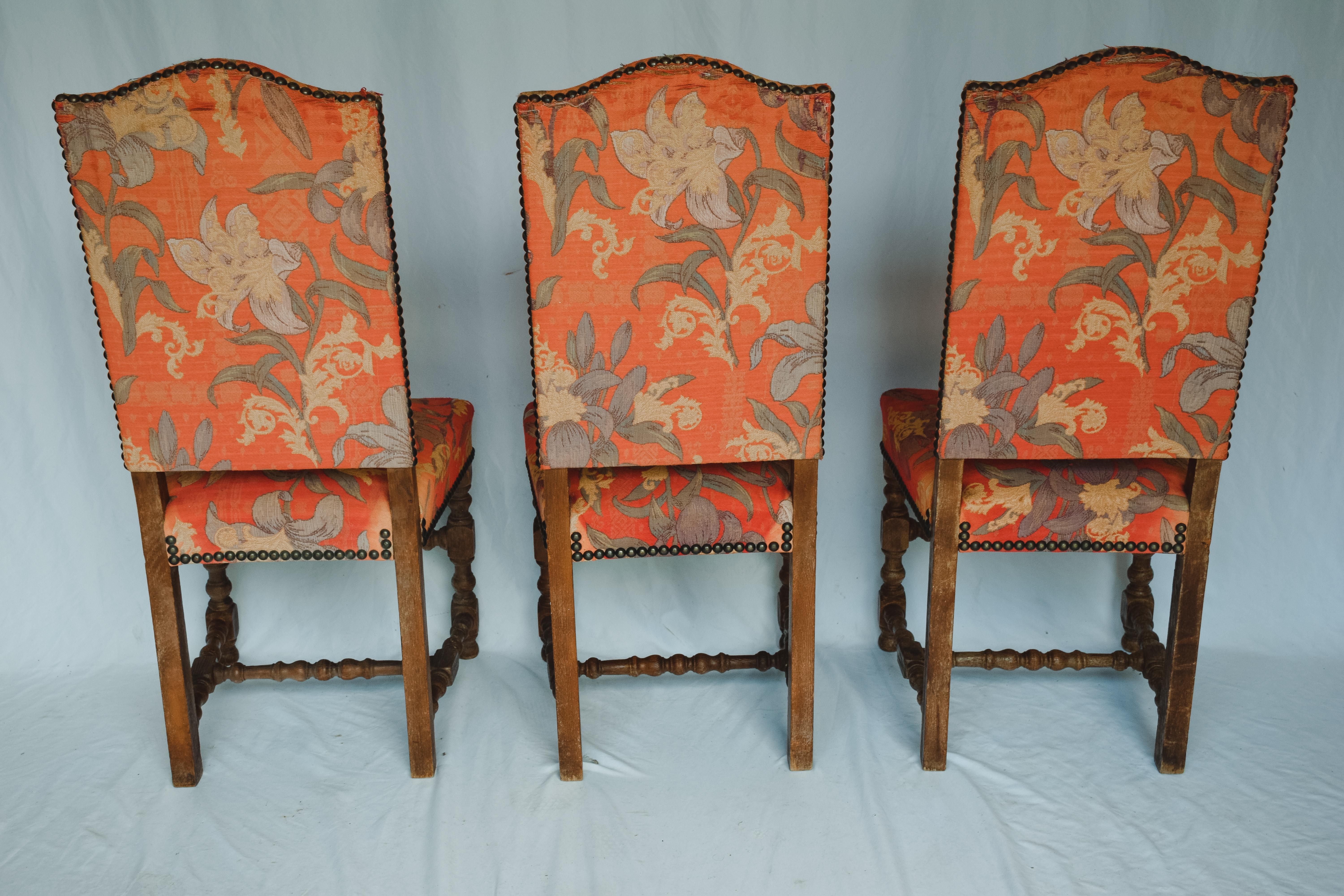 Set of Six French Louis XIII Walnut Turned Legs Side Chairs For Sale 5