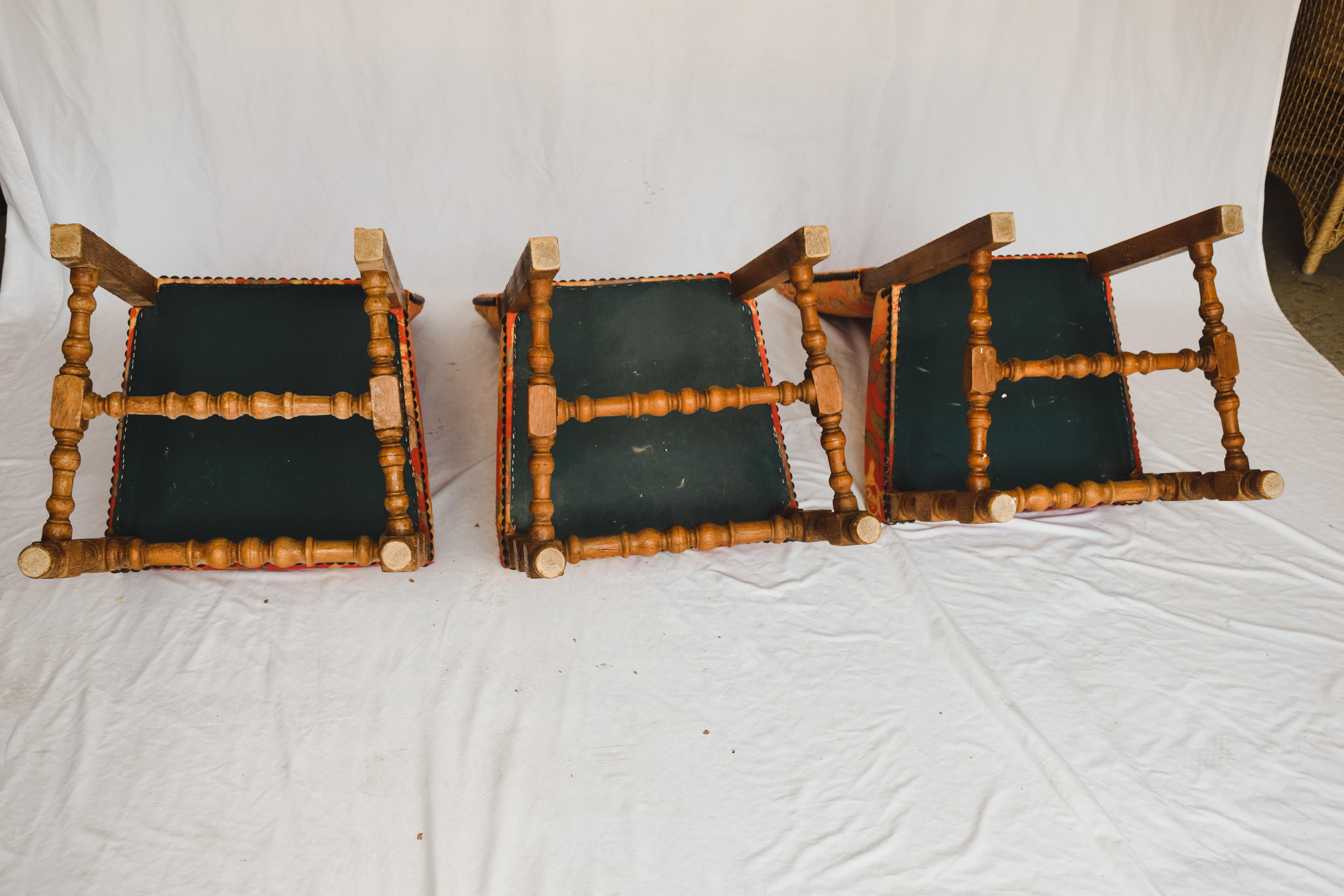 19th Century Set of Six French Louis XIII Walnut Turned Legs Side Chairs For Sale