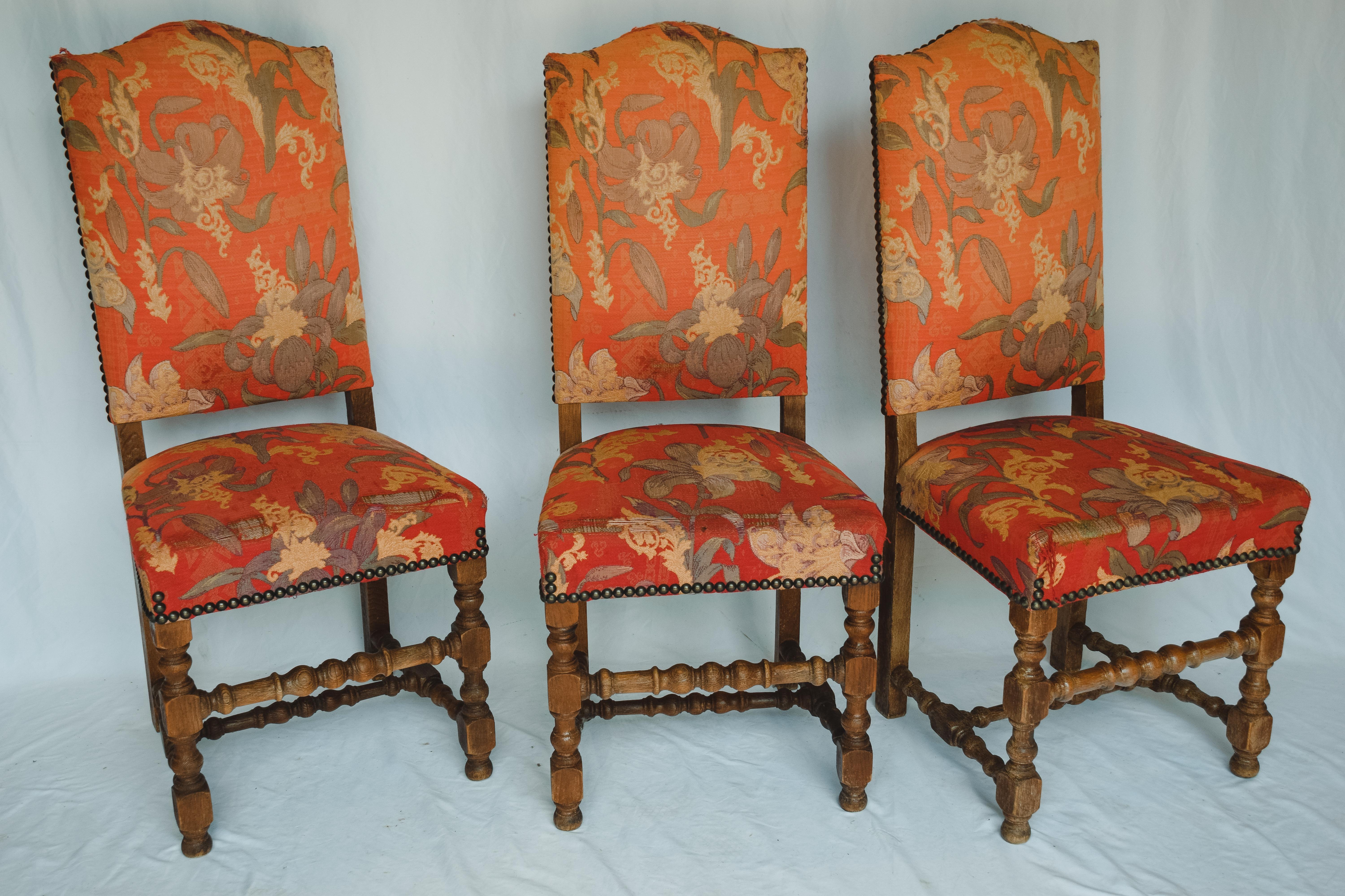 Set of Six French Louis XIII Walnut Turned Legs Side Chairs For Sale 3